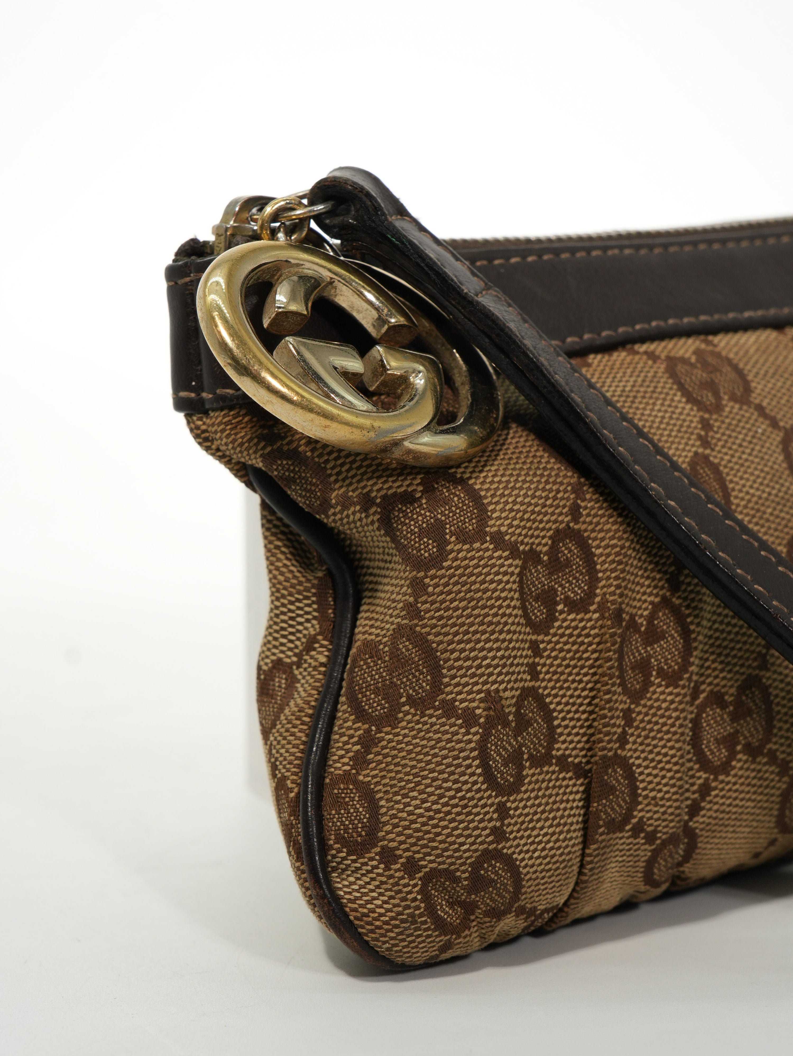 Gucci Mini Pochette GG Wave