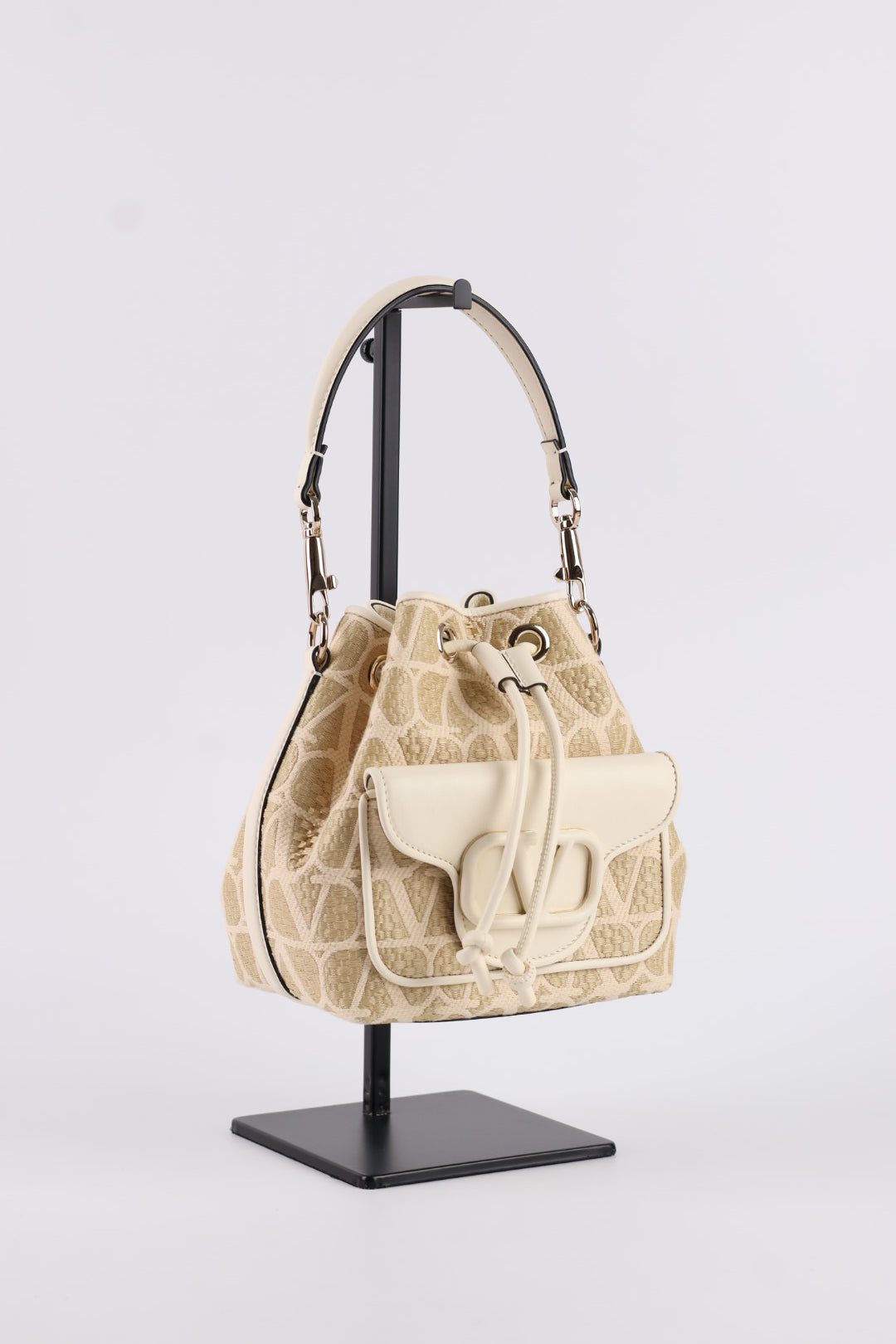 Valentino Bucket Locò Iconographe