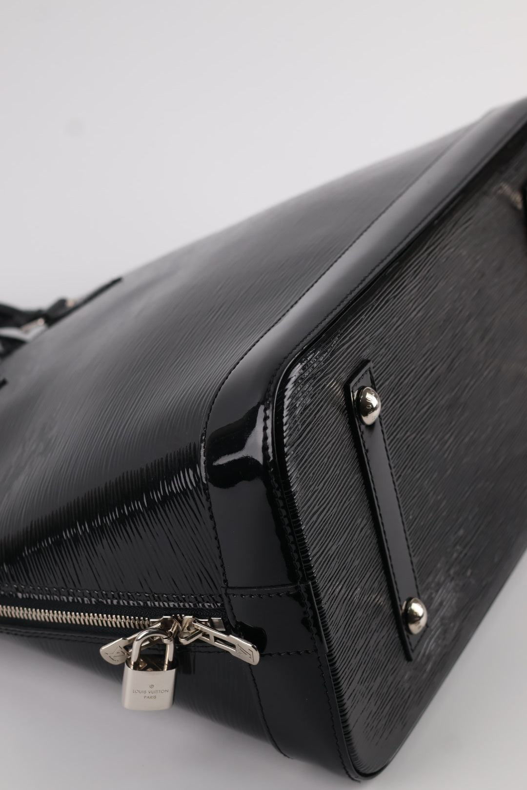 Louis Vuitton Alma MM Epi Vernis