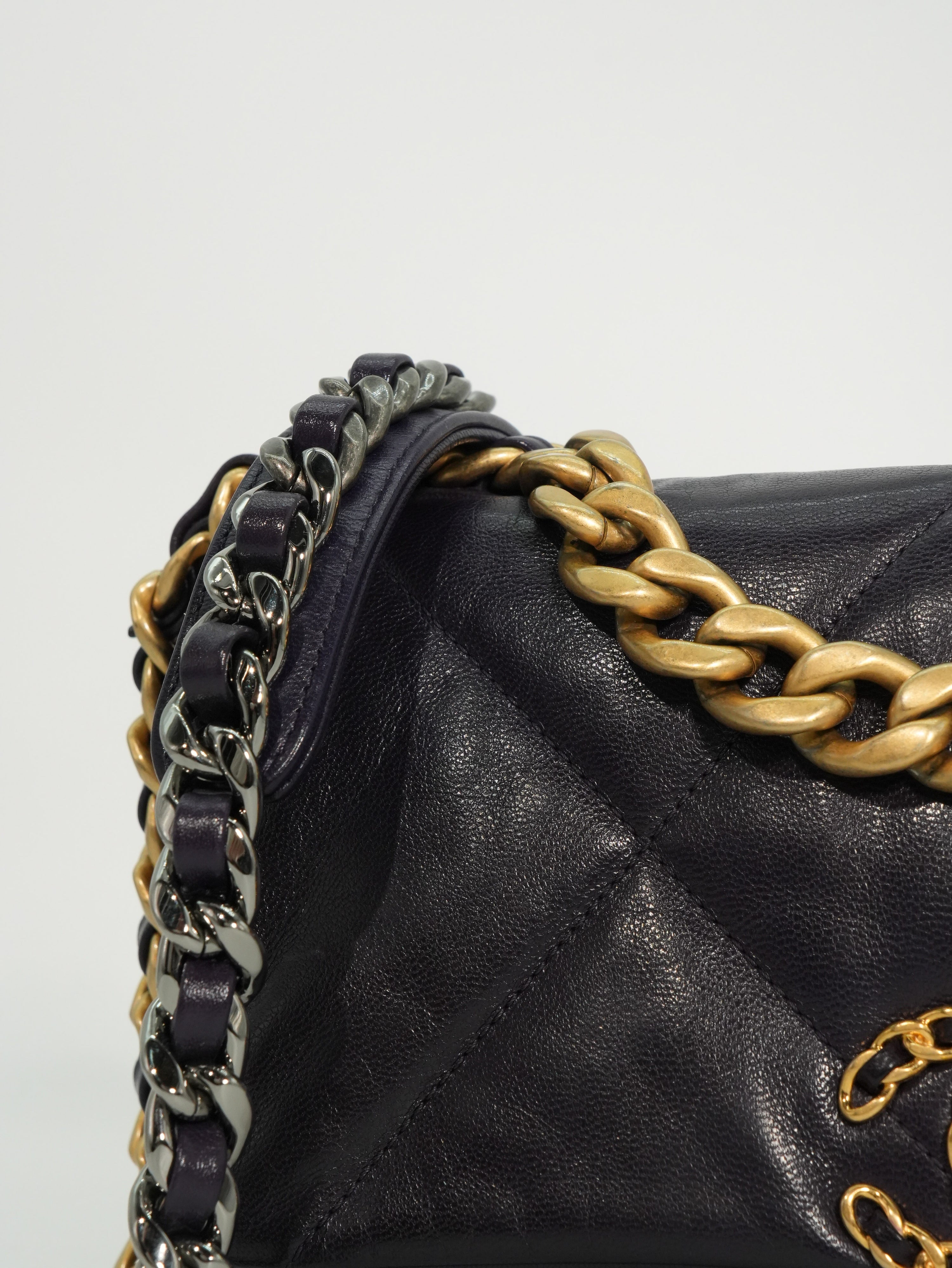 Chanel 19 Media in Pelle