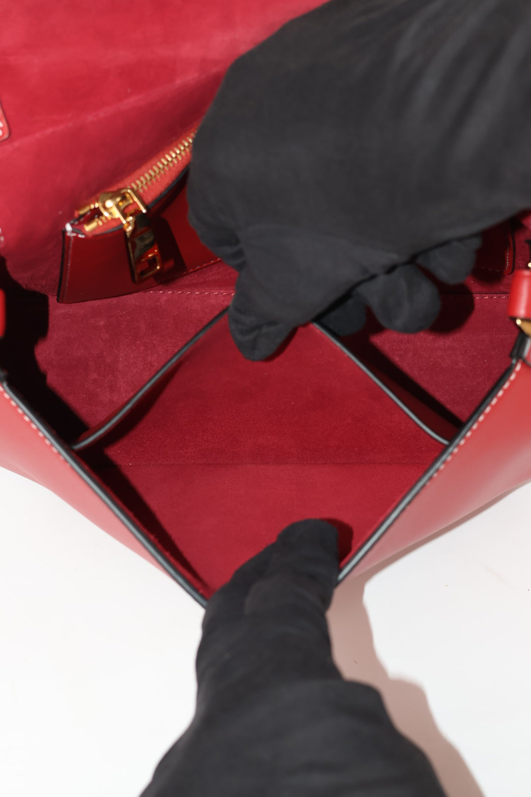 Valentino Ohval in pelle