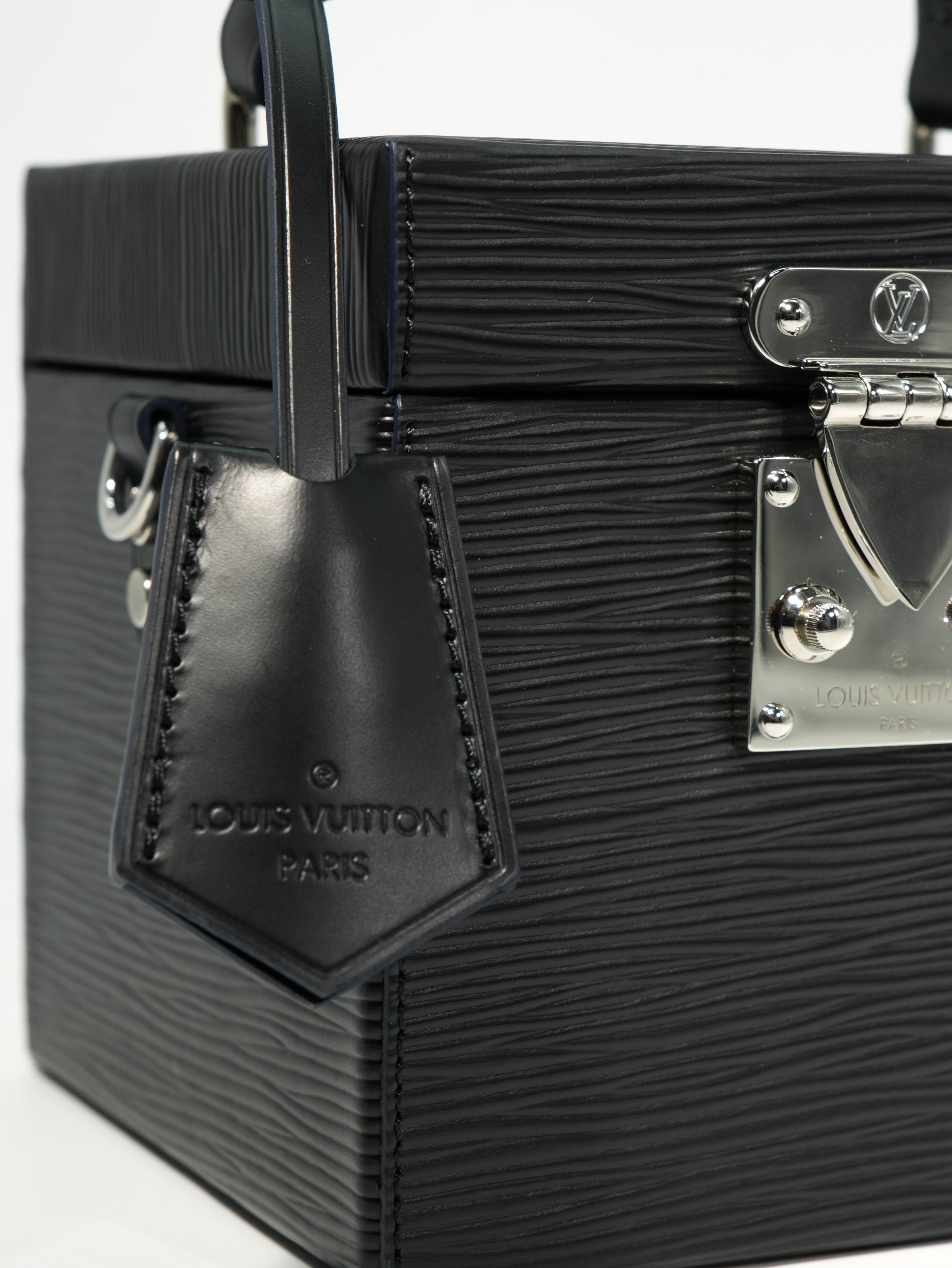 Louis Vuitton Bleecker Epi