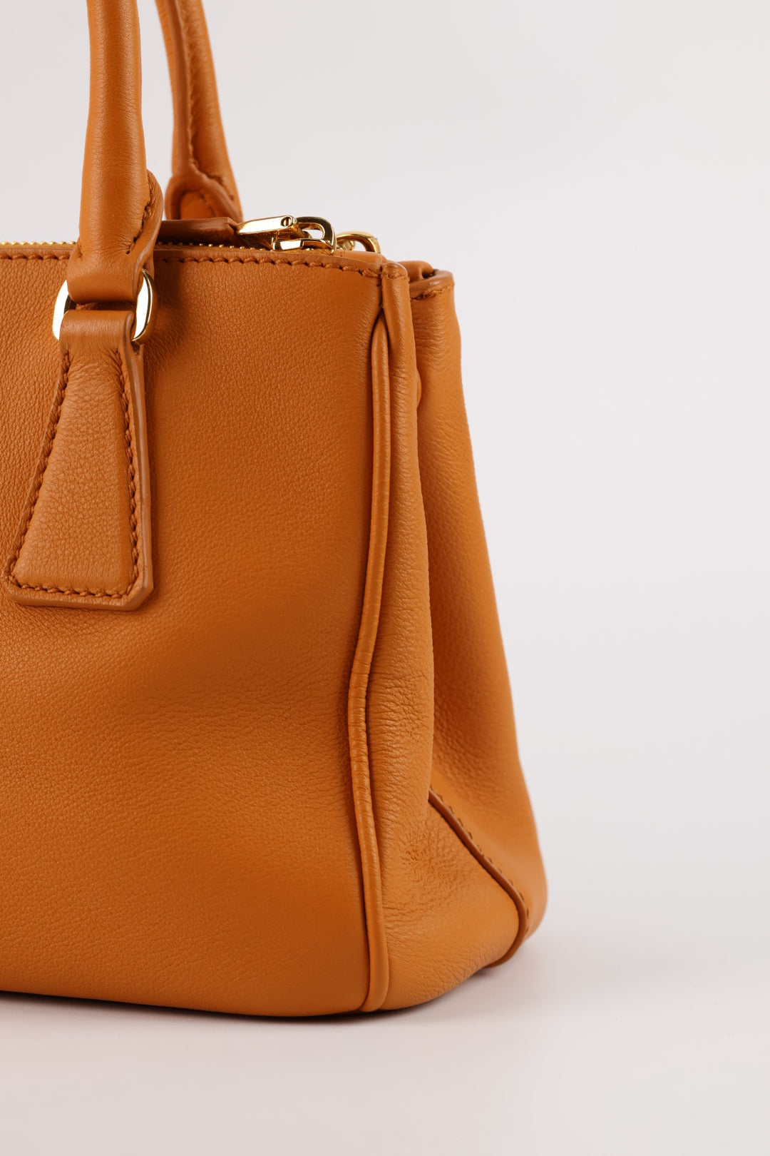 Prada Galleria Small in Pelle