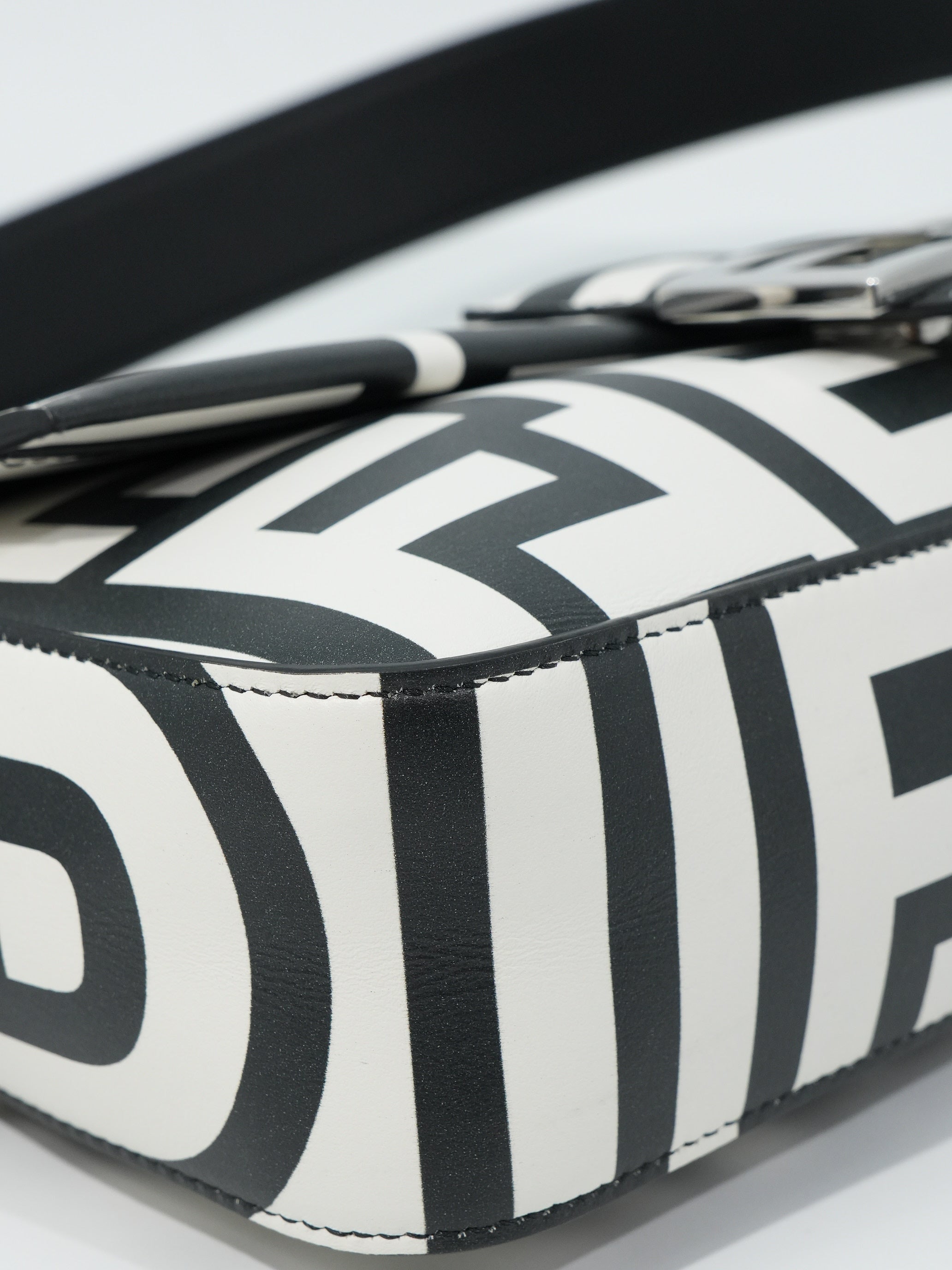 Fendi Baguette Media Marc Jacobs