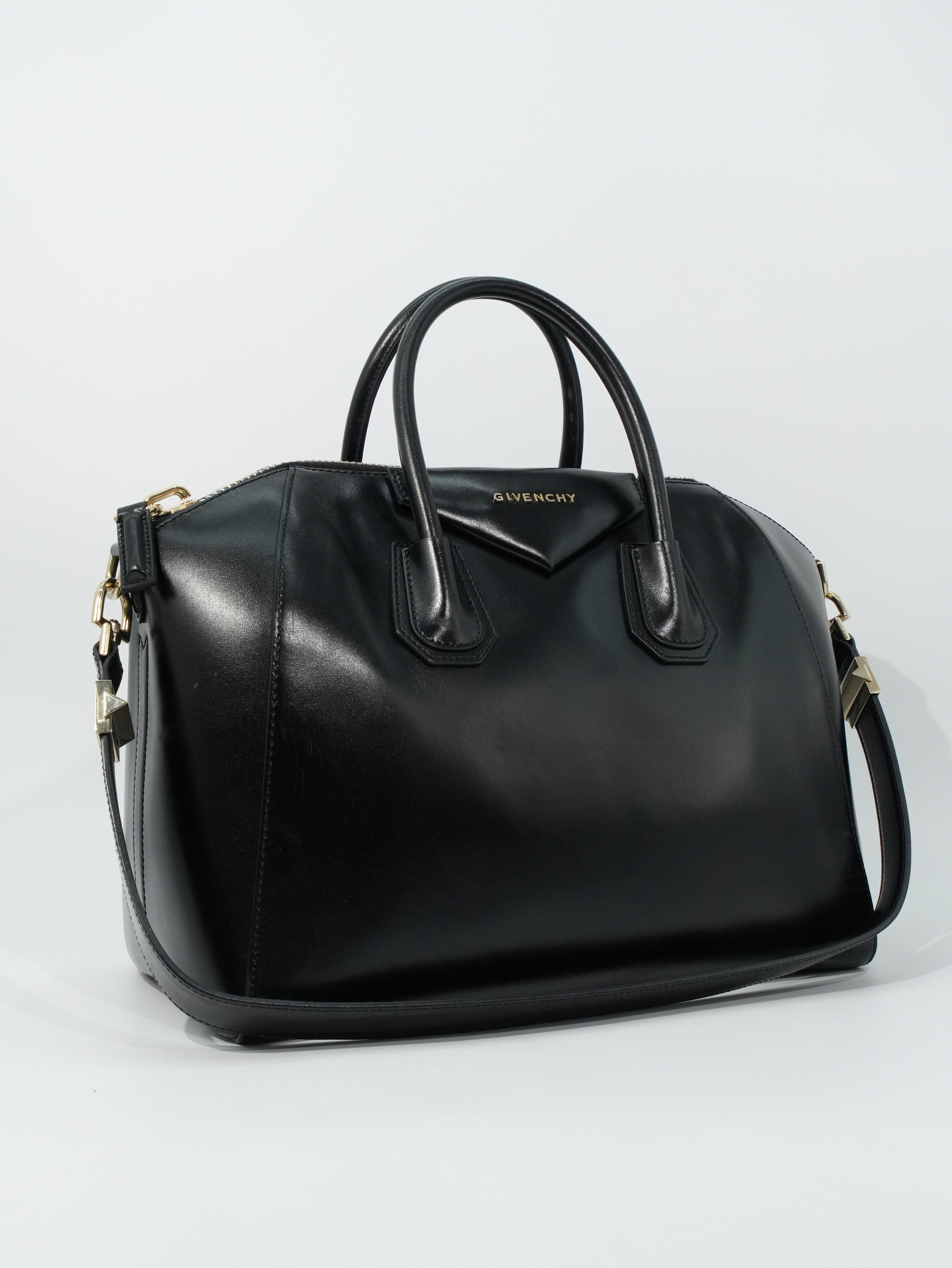 Givenchy Antigona Media