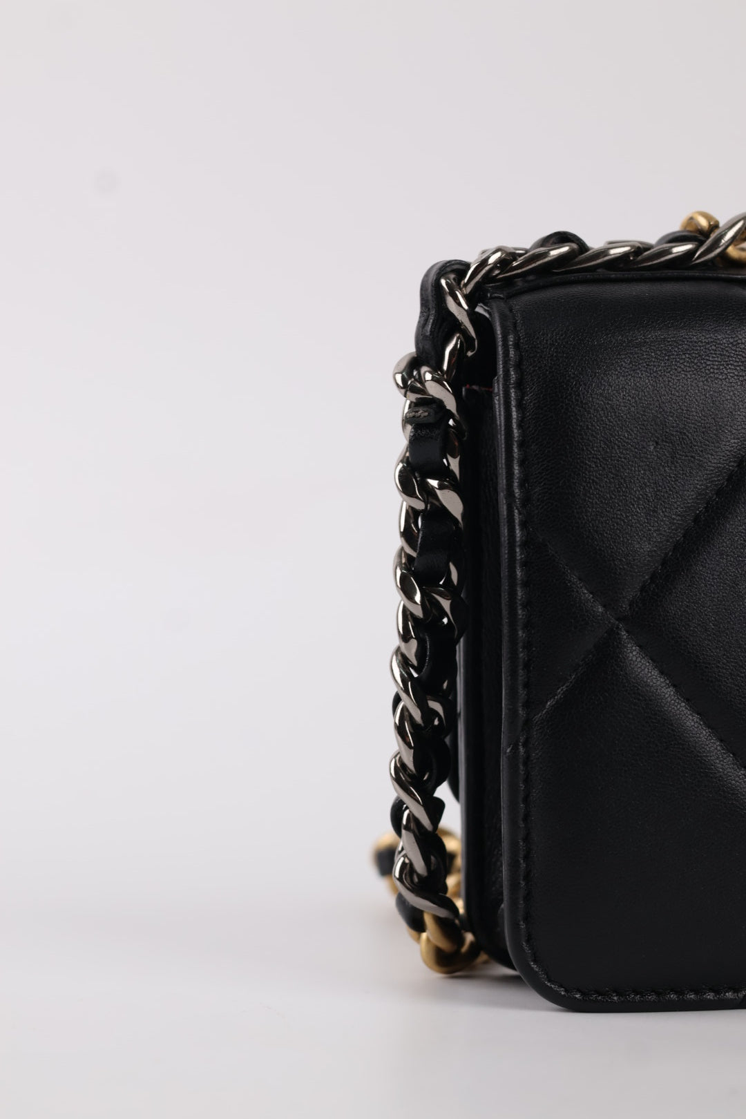 Chanel Woc 19 in Pelle