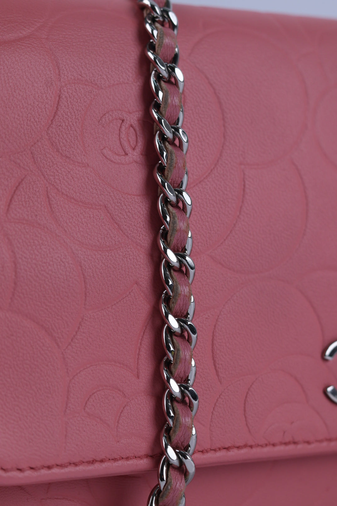 Chanel Woc Camelia in Pelle