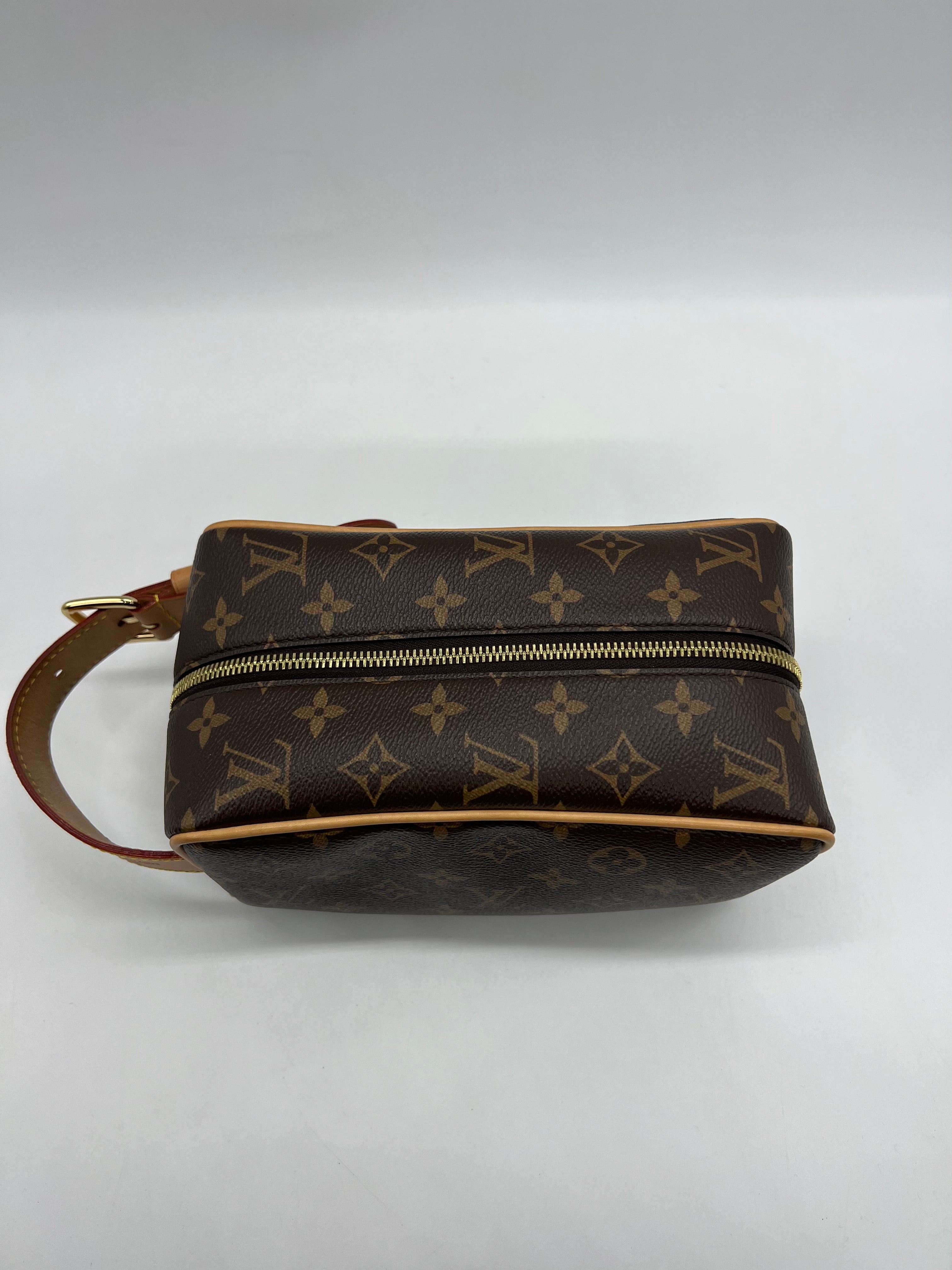 Louis Vuitton Trousse Toilette Locker Dopp Kit