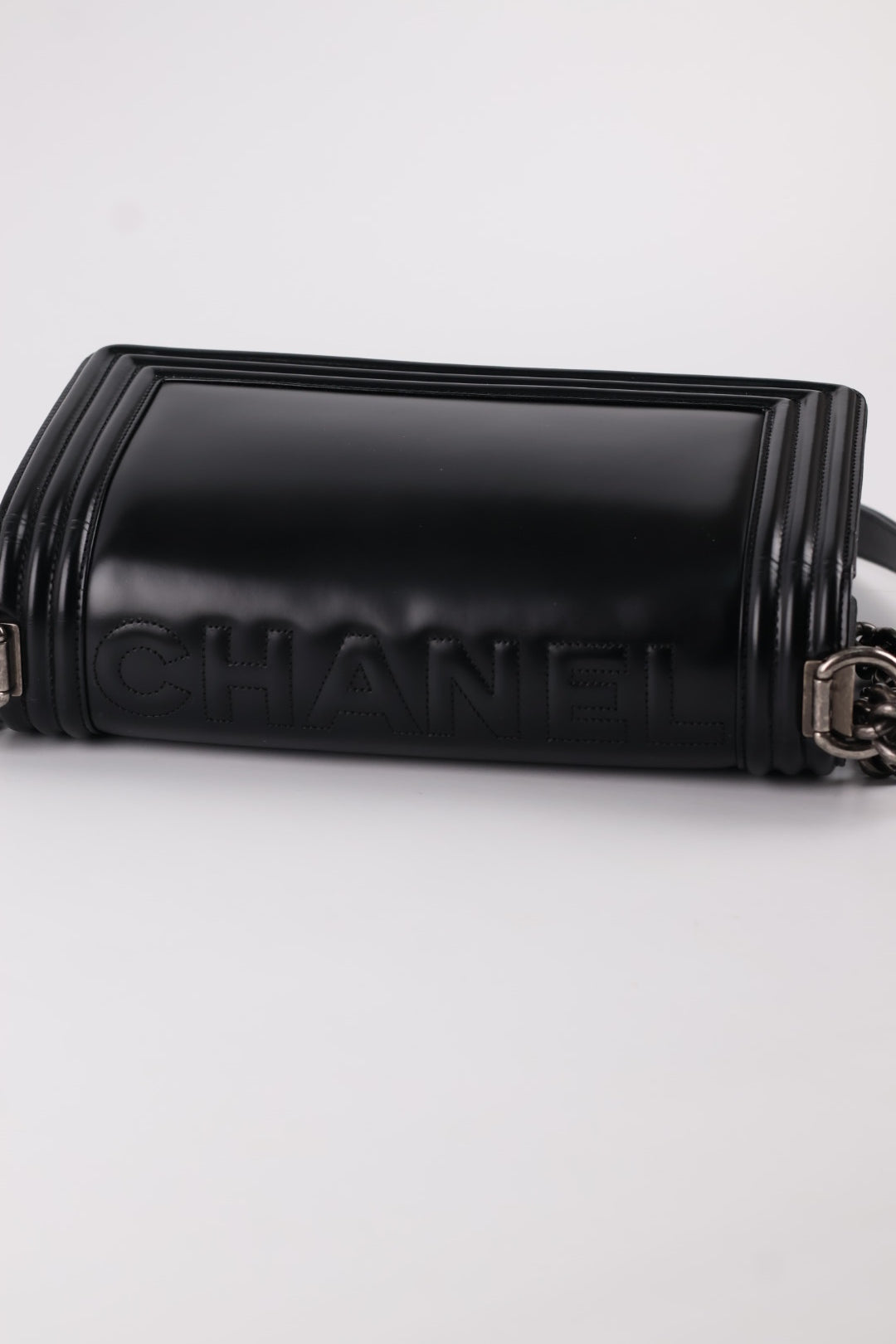 Chanel Boy Media in Pelle