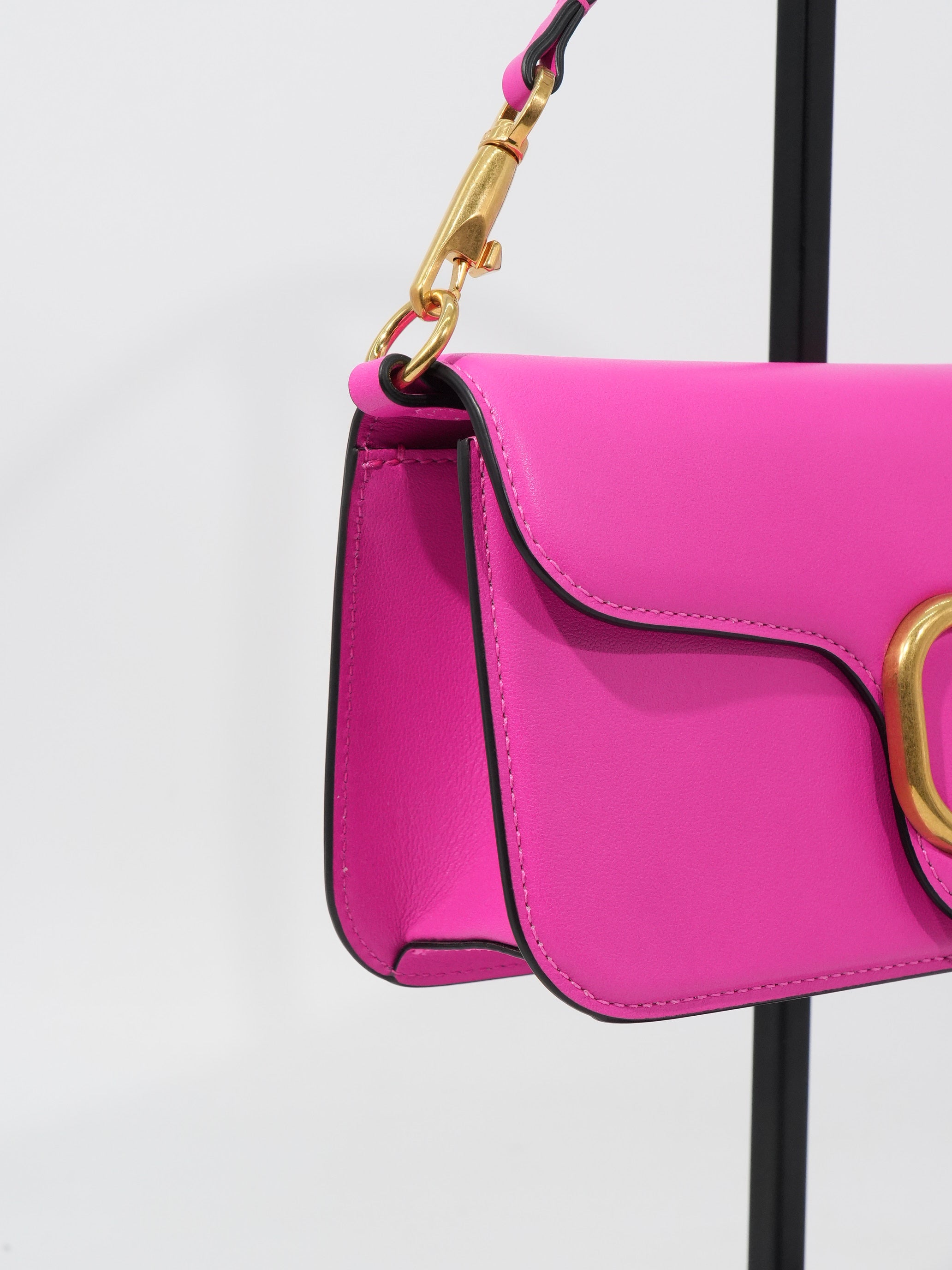 Valentino Locó Media