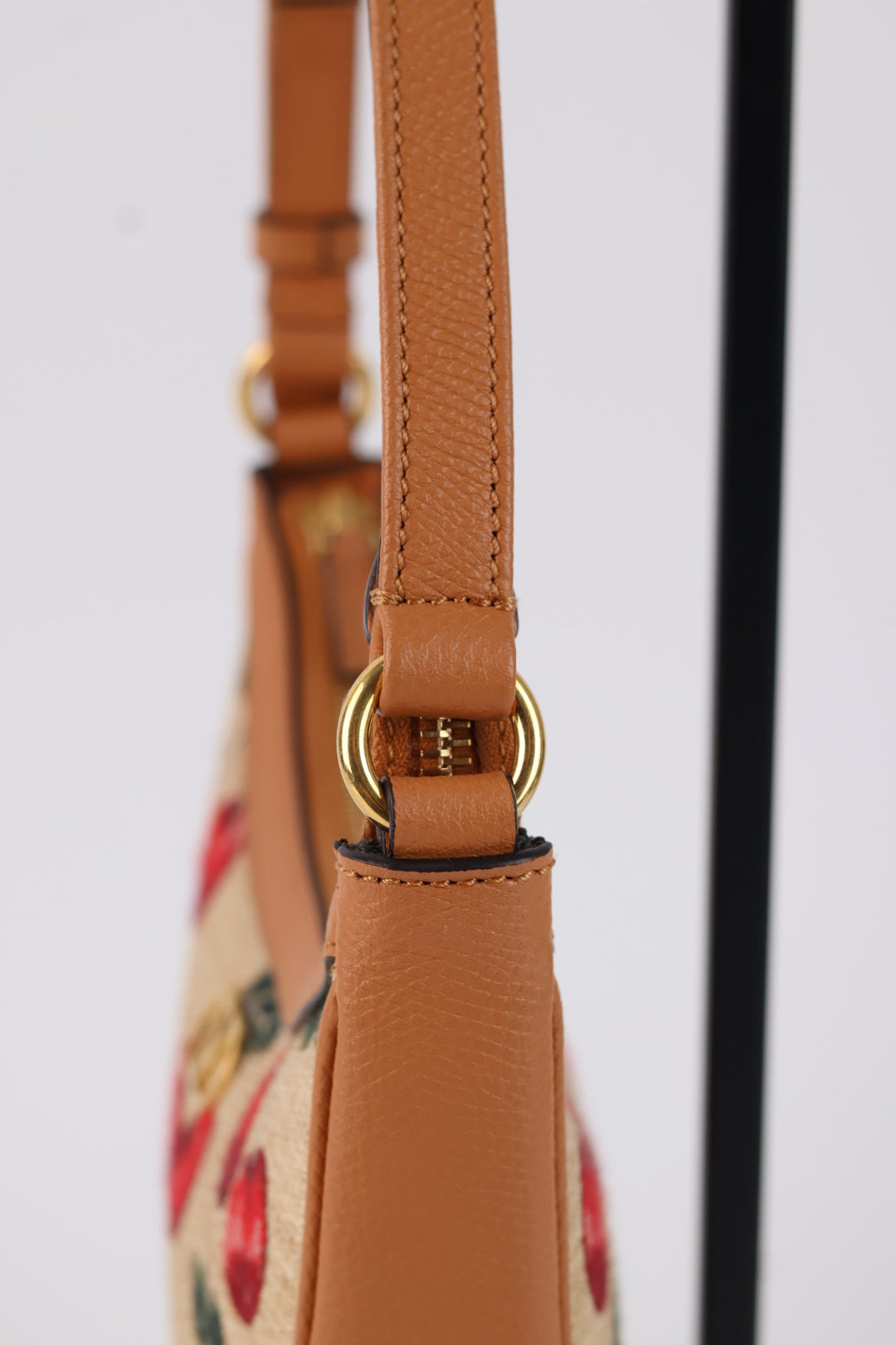 Valentino Hobo Bag con Ciliegie