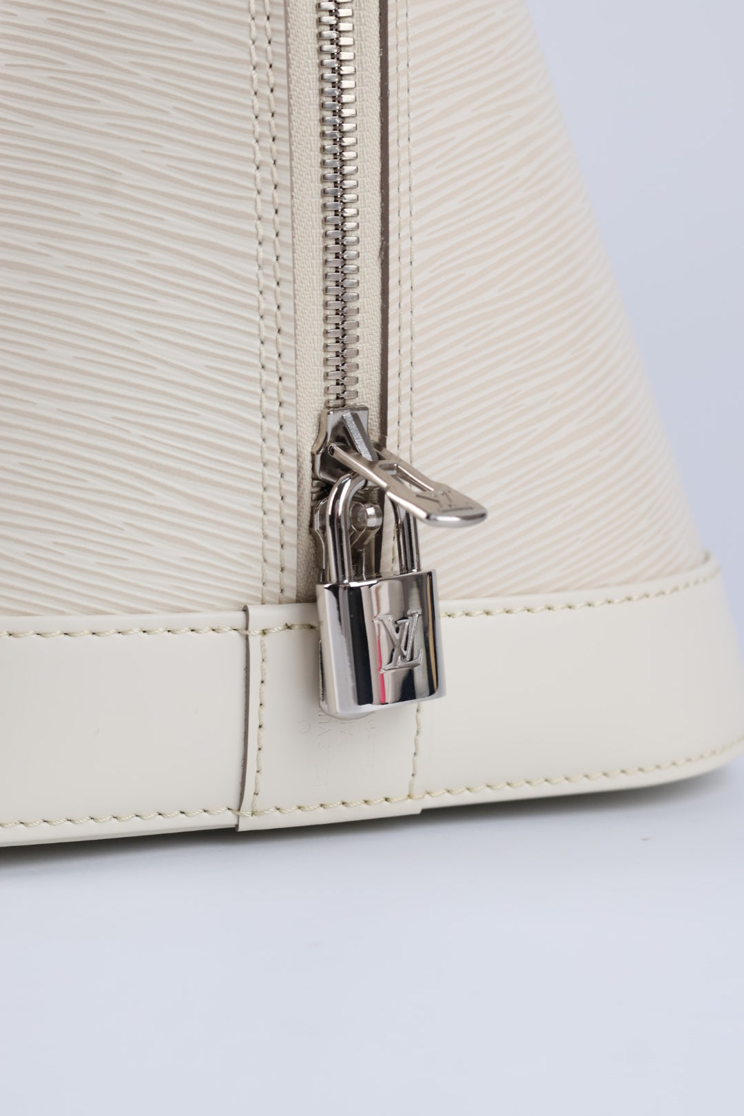 Louis Vuitton Alma GM Epi