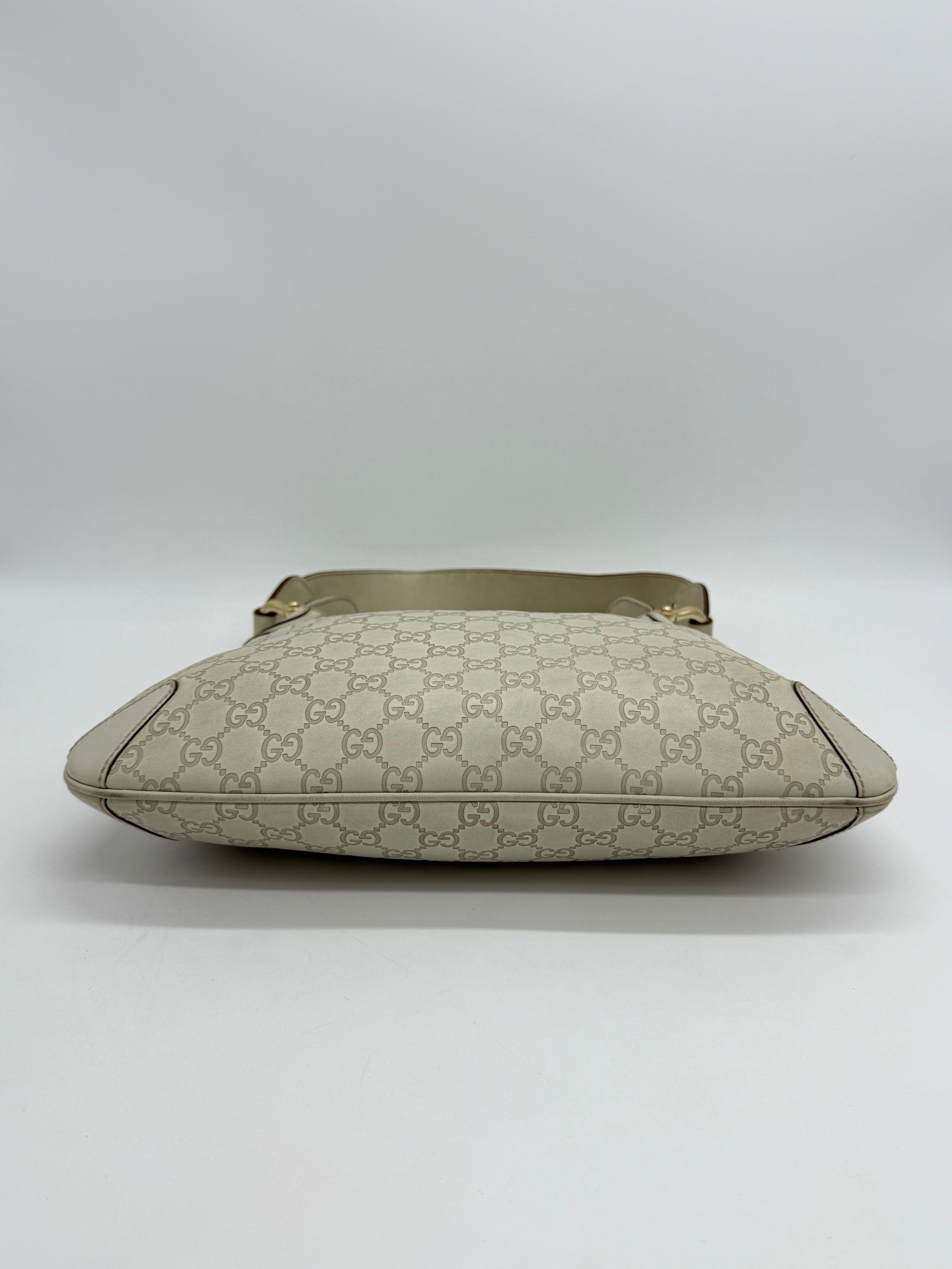 Gucci Hobo GG Signature