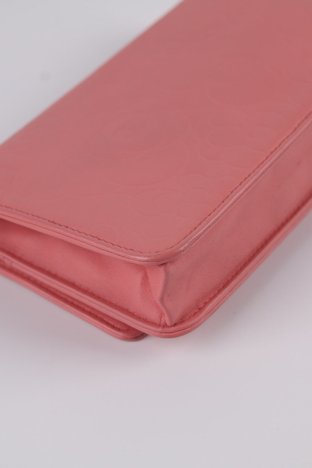 Chanel Woc Camelia in Pelle