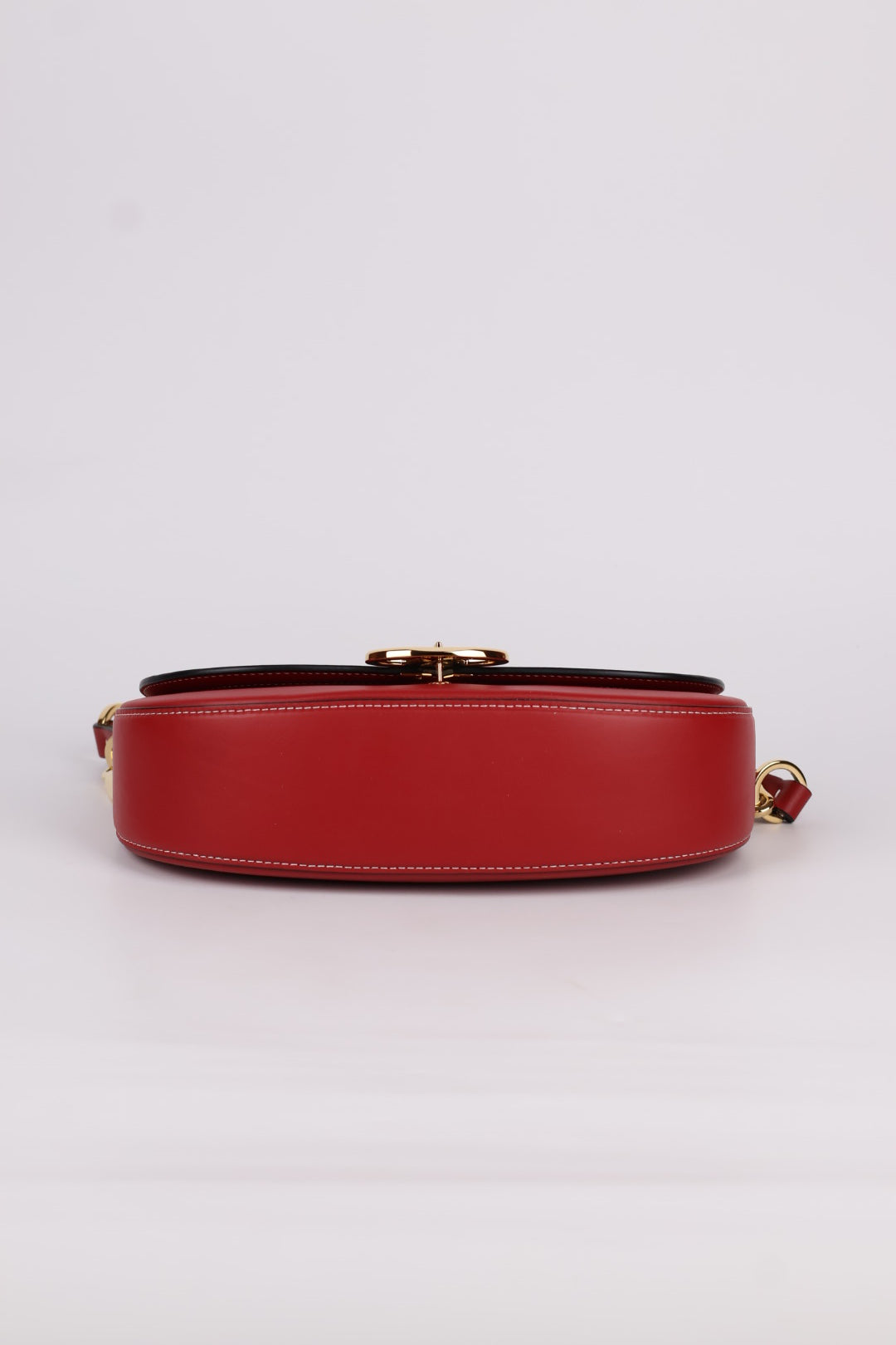 Valentino Ohval in pelle