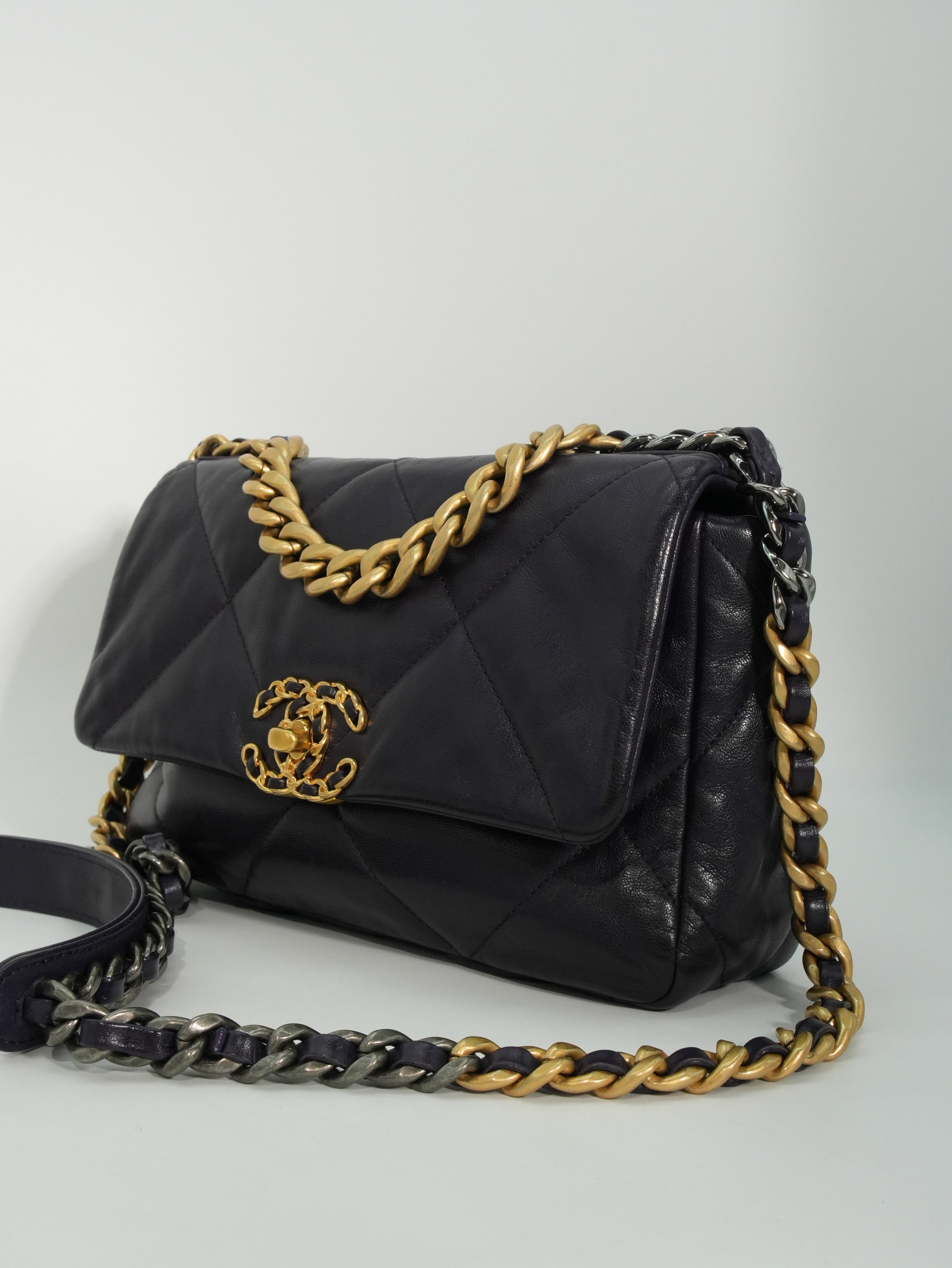 Chanel 19 Media in Pelle