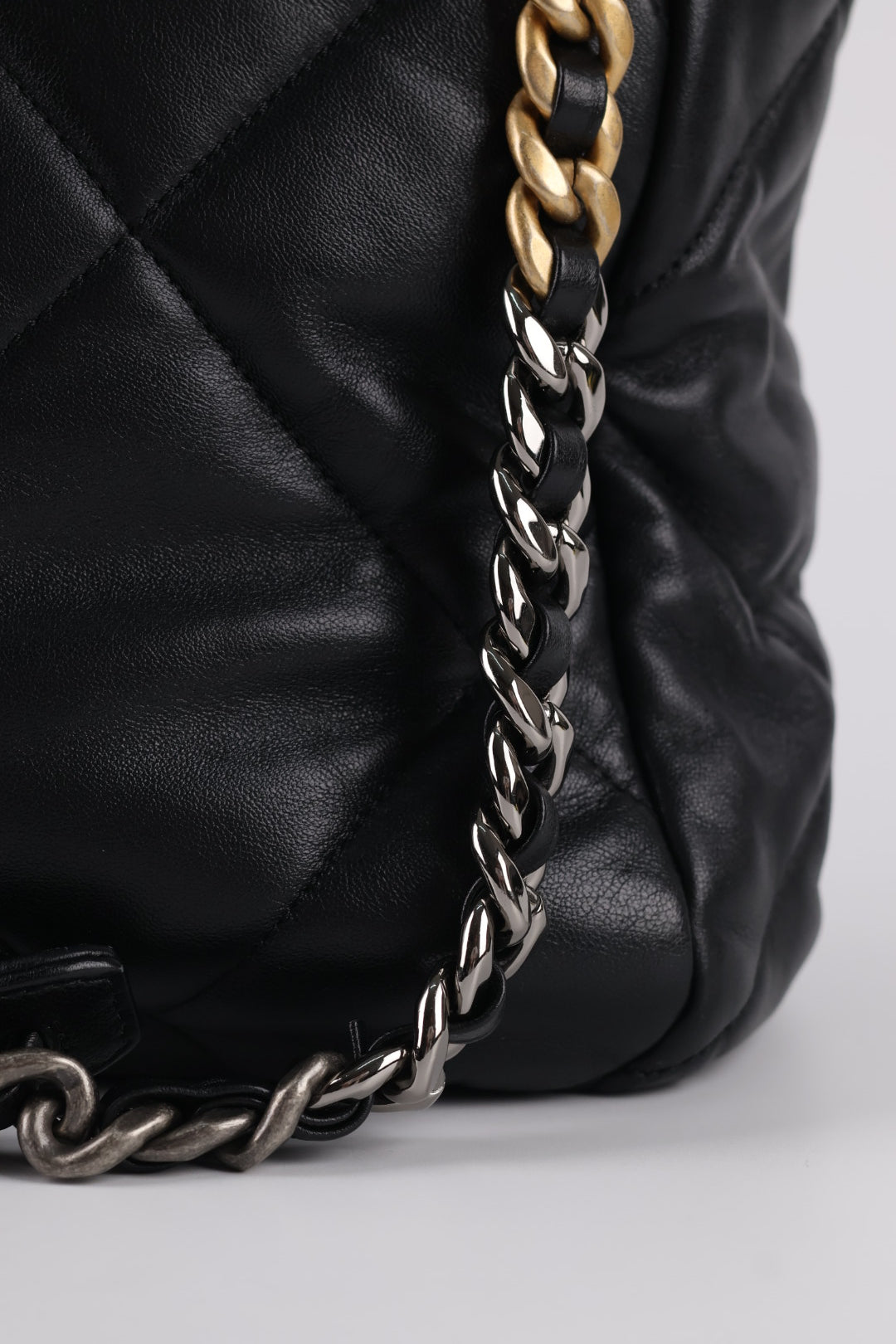 Chanel 19 Large in Pelle