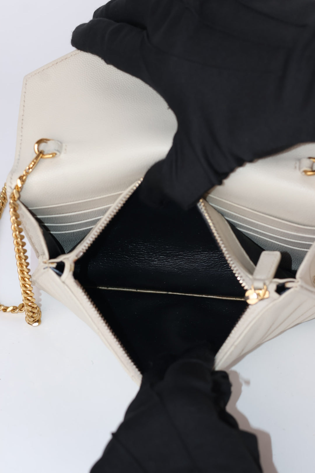 Saint Laurent Envelope Cassandre con Catena