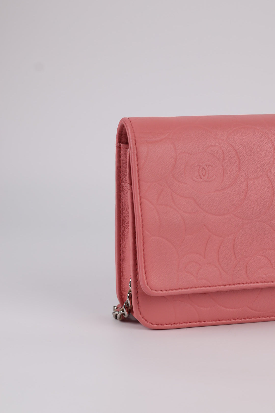 Chanel Woc Camelia in Pelle