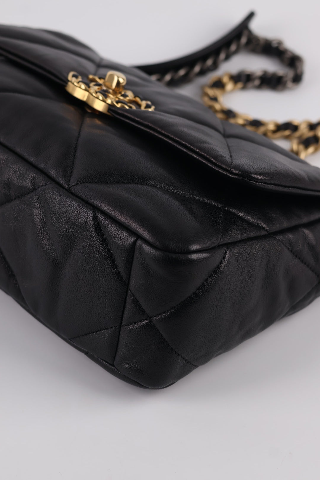 Chanel 19 in Pelle