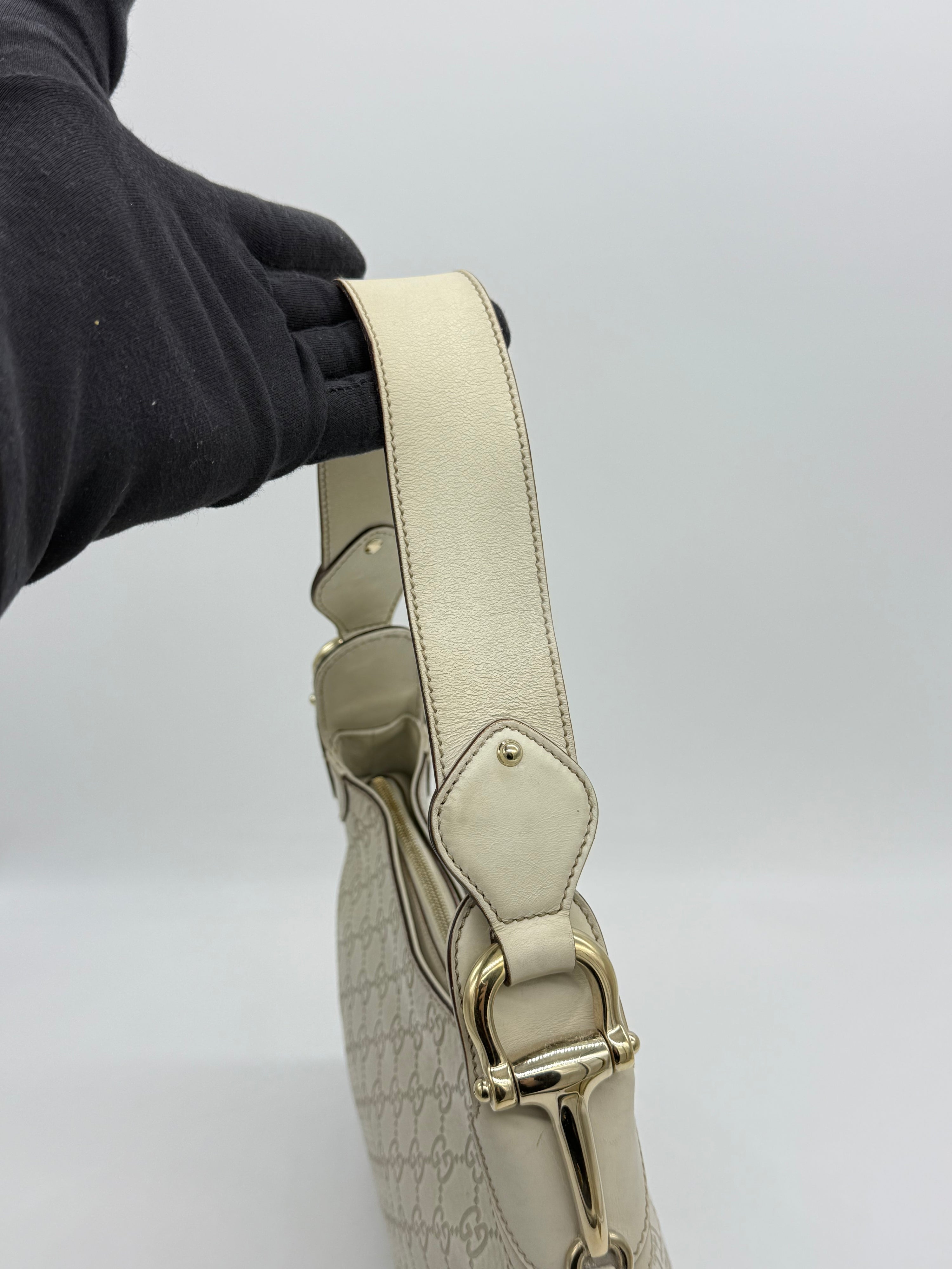 Gucci Hobo GG Signature