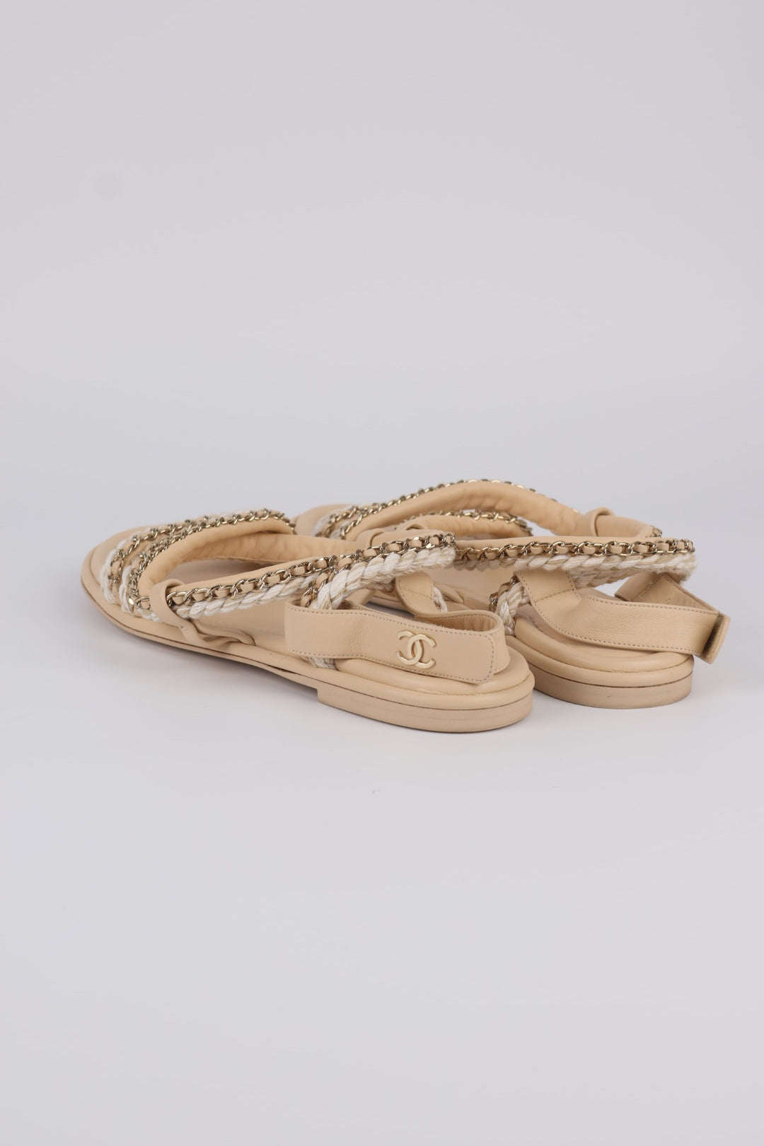 Chanel Sandali Gladiator con logo CC intrecciato