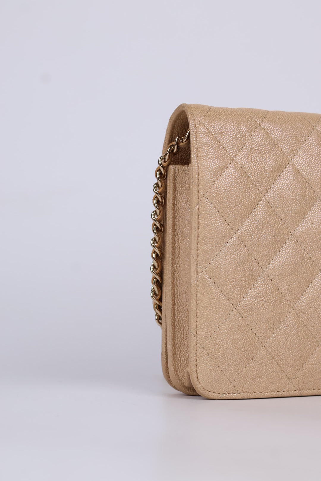 Chanel Pochette con Catena Caviar Perlato