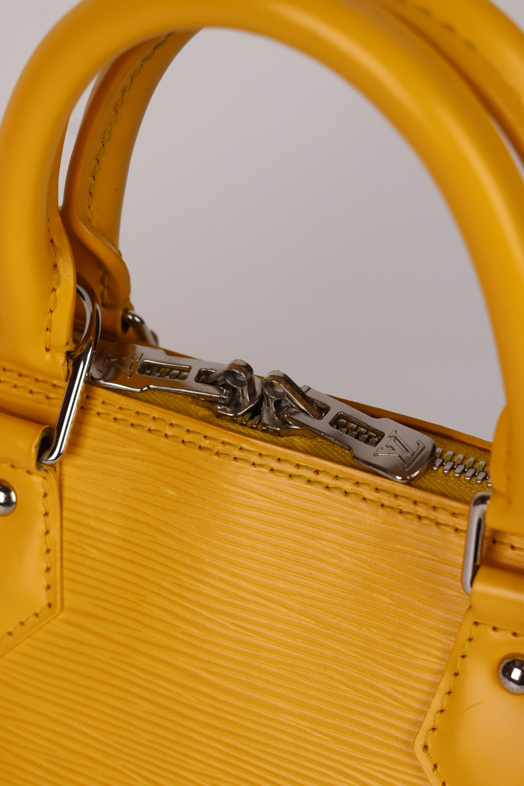 Louis Vuitton Alma Pm Epi
