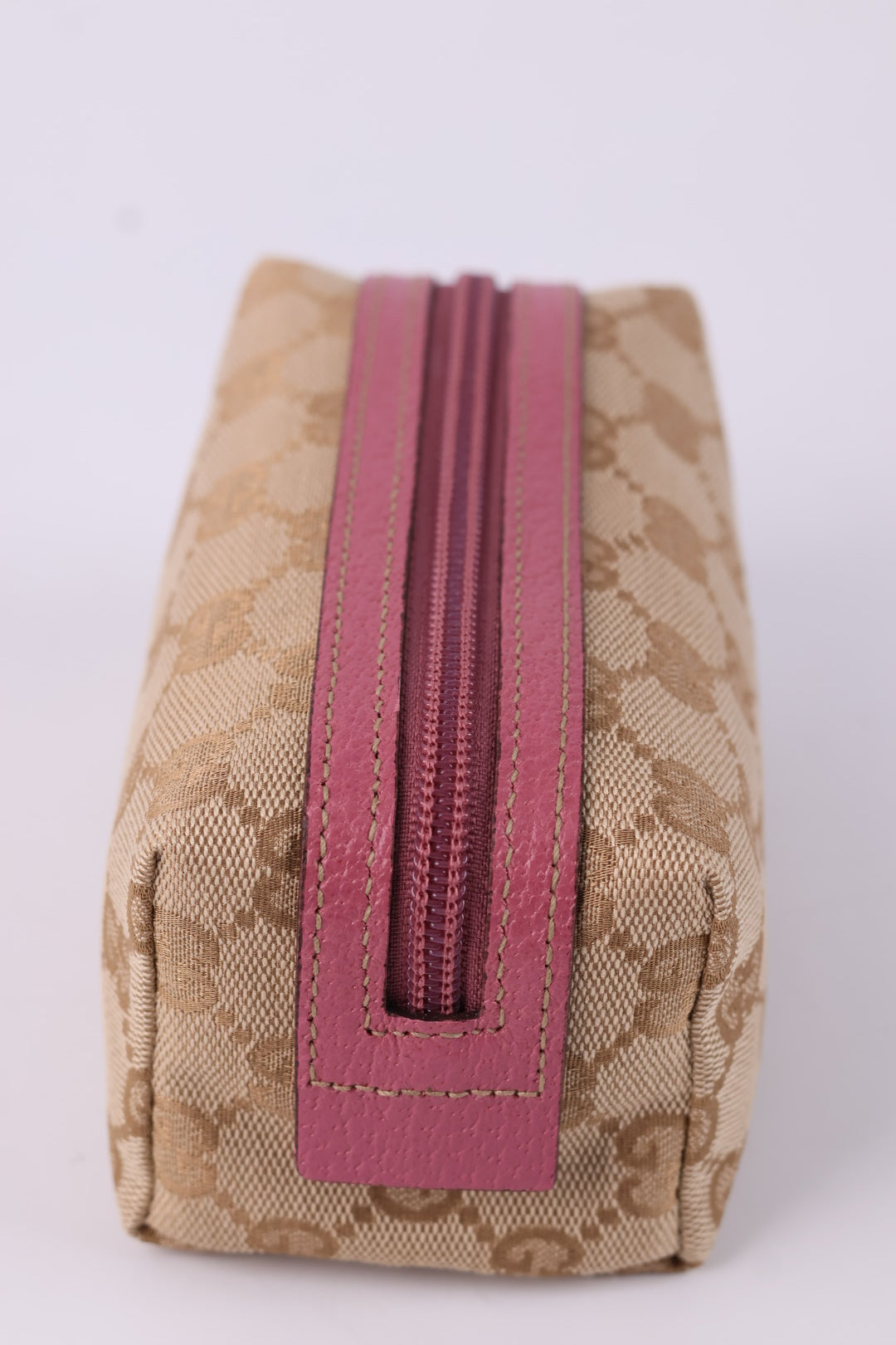 Gucci Mini Pouch GG Wave