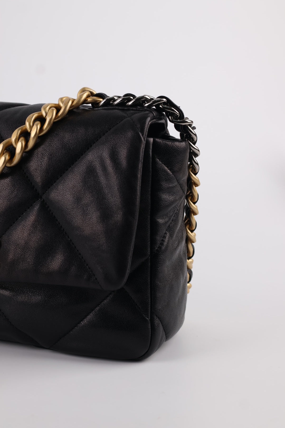 Chanel 19 in Pelle
