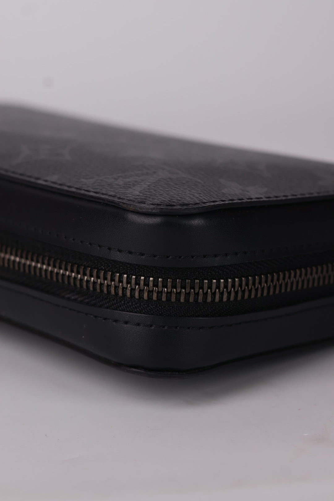 Louis Vuitton Pochette Zippy Monogram Eclipse