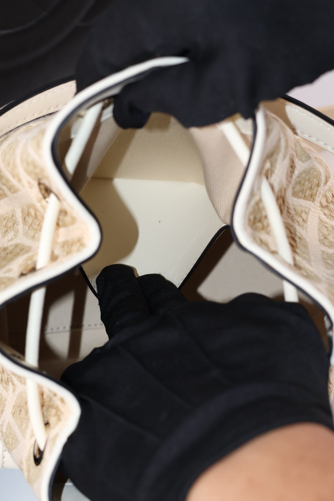 Valentino Bucket Locò Iconographe
