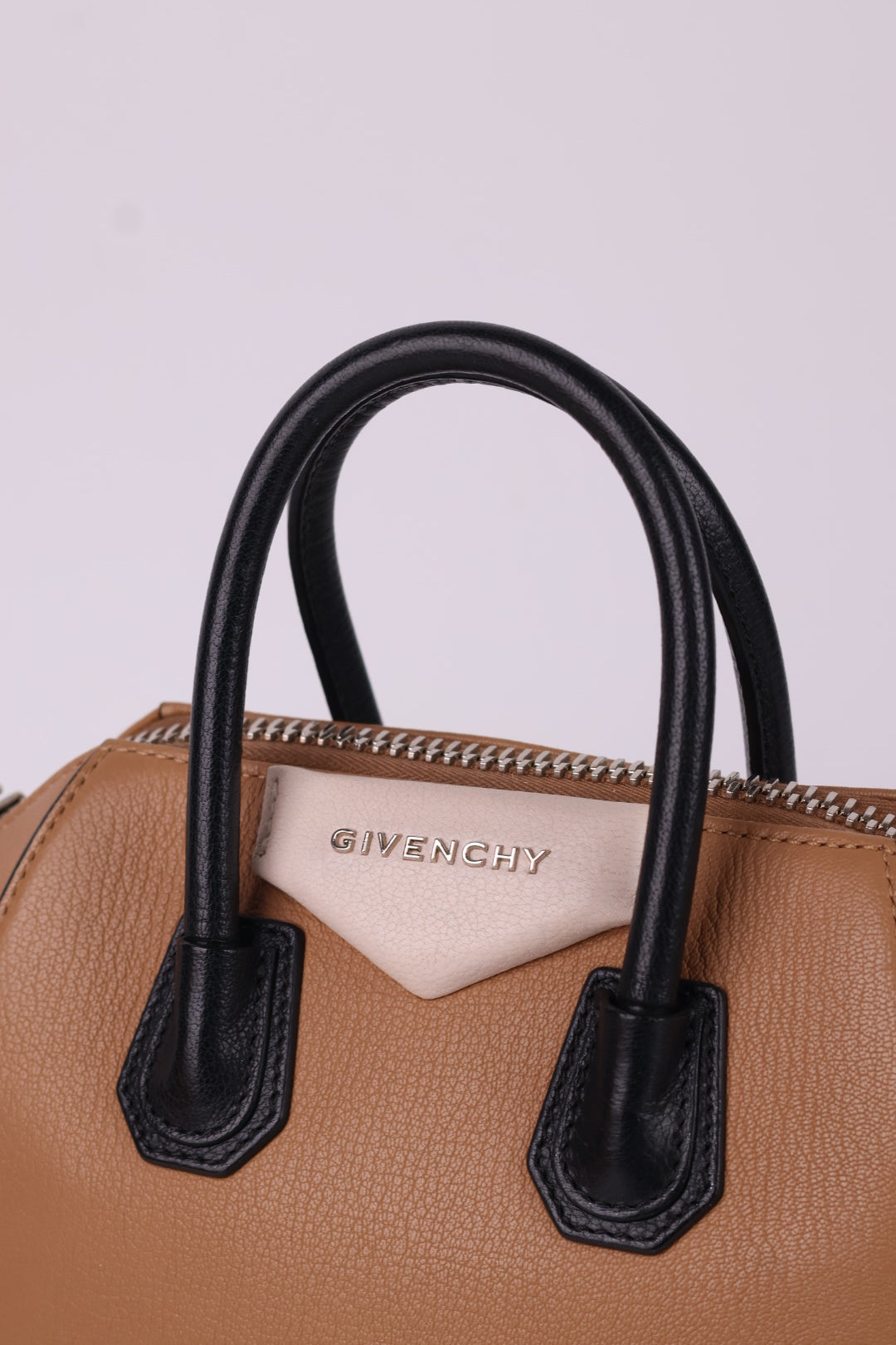 Givenchy Antigona Small in Pelle