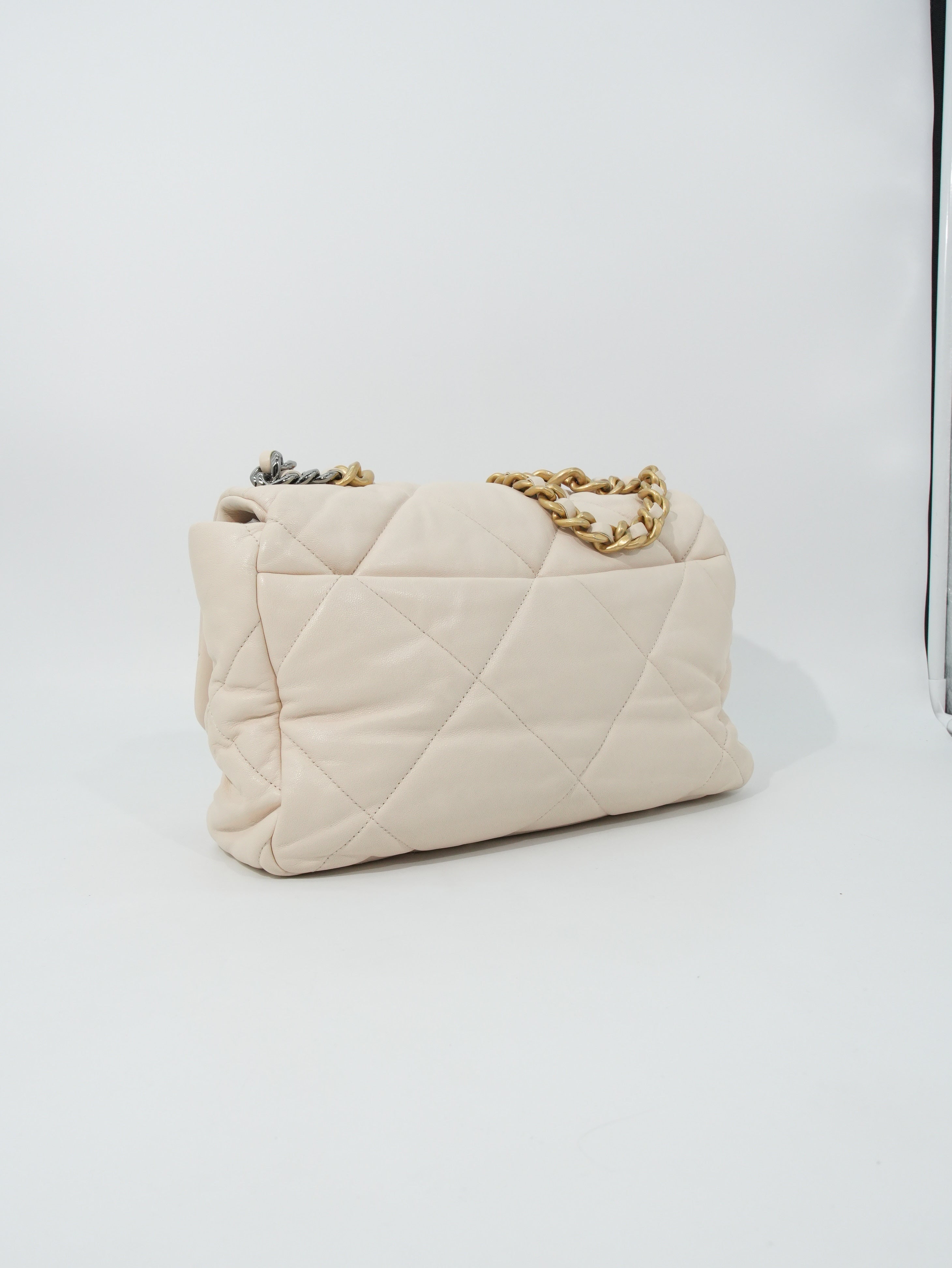 Chanel 19 Large in Pelle d’Agnello