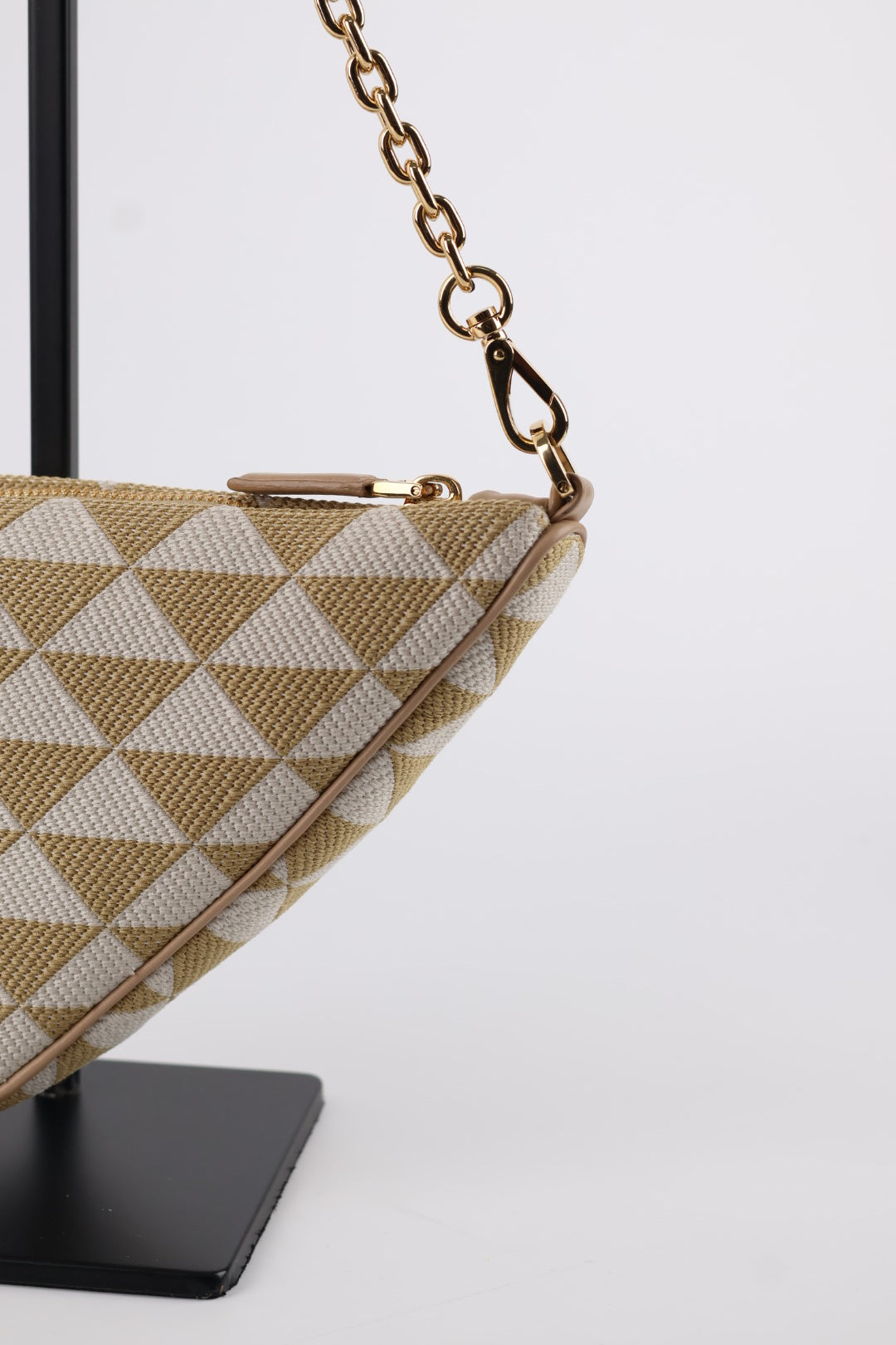 Prada Traingle Symbole