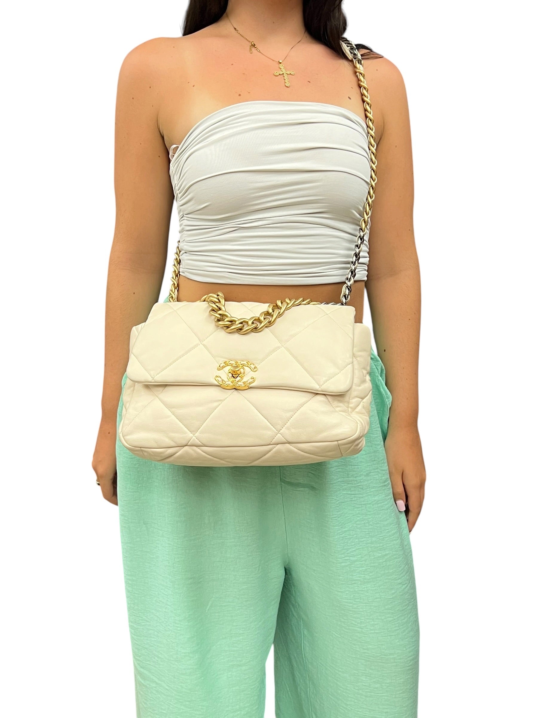 Chanel 19 Media in Pelle