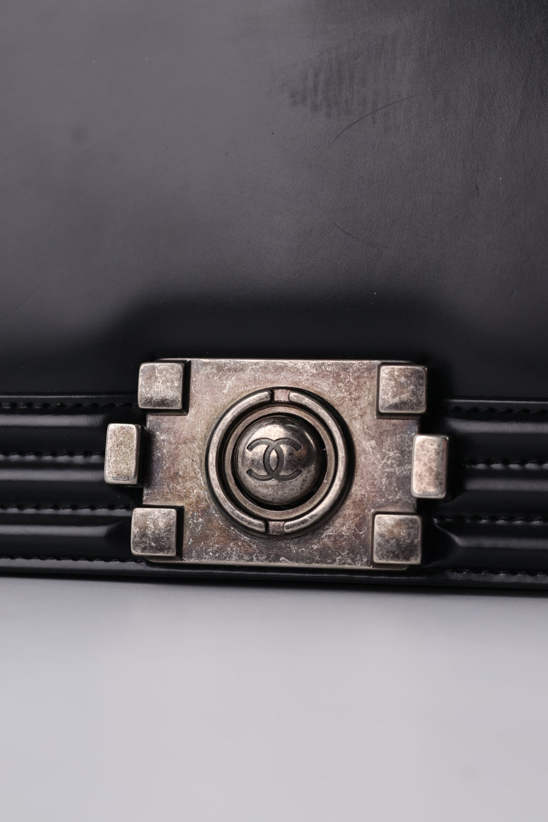 Chanel Boy Media in Pelle