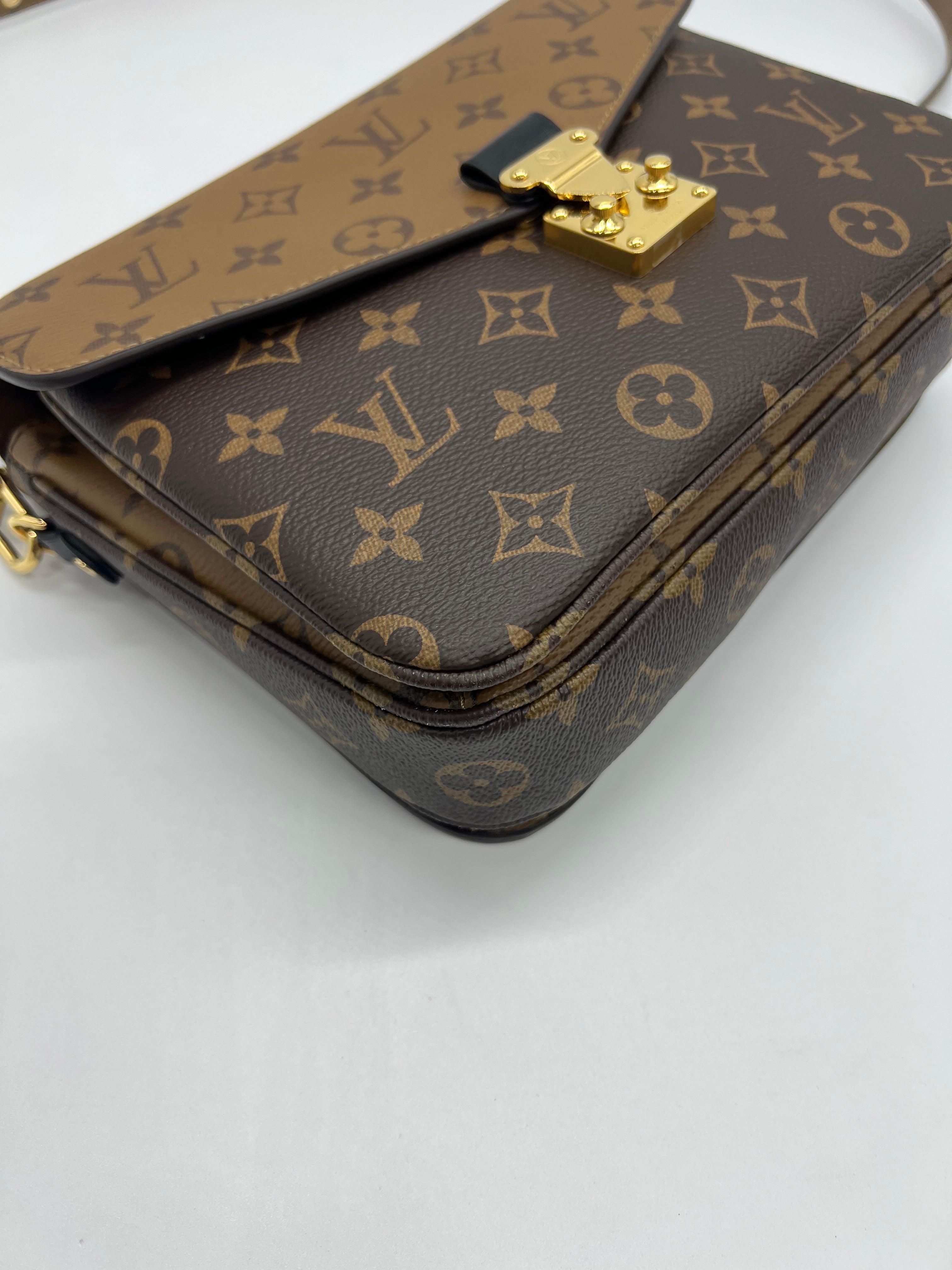 Louis Vuitton Métis Reverse