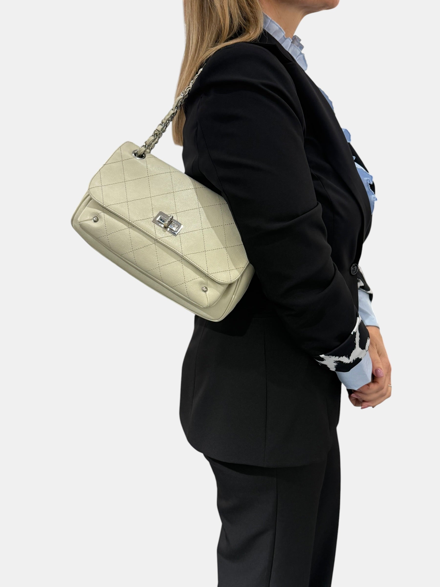 Chanel Reissue a Tracolla Caviar
