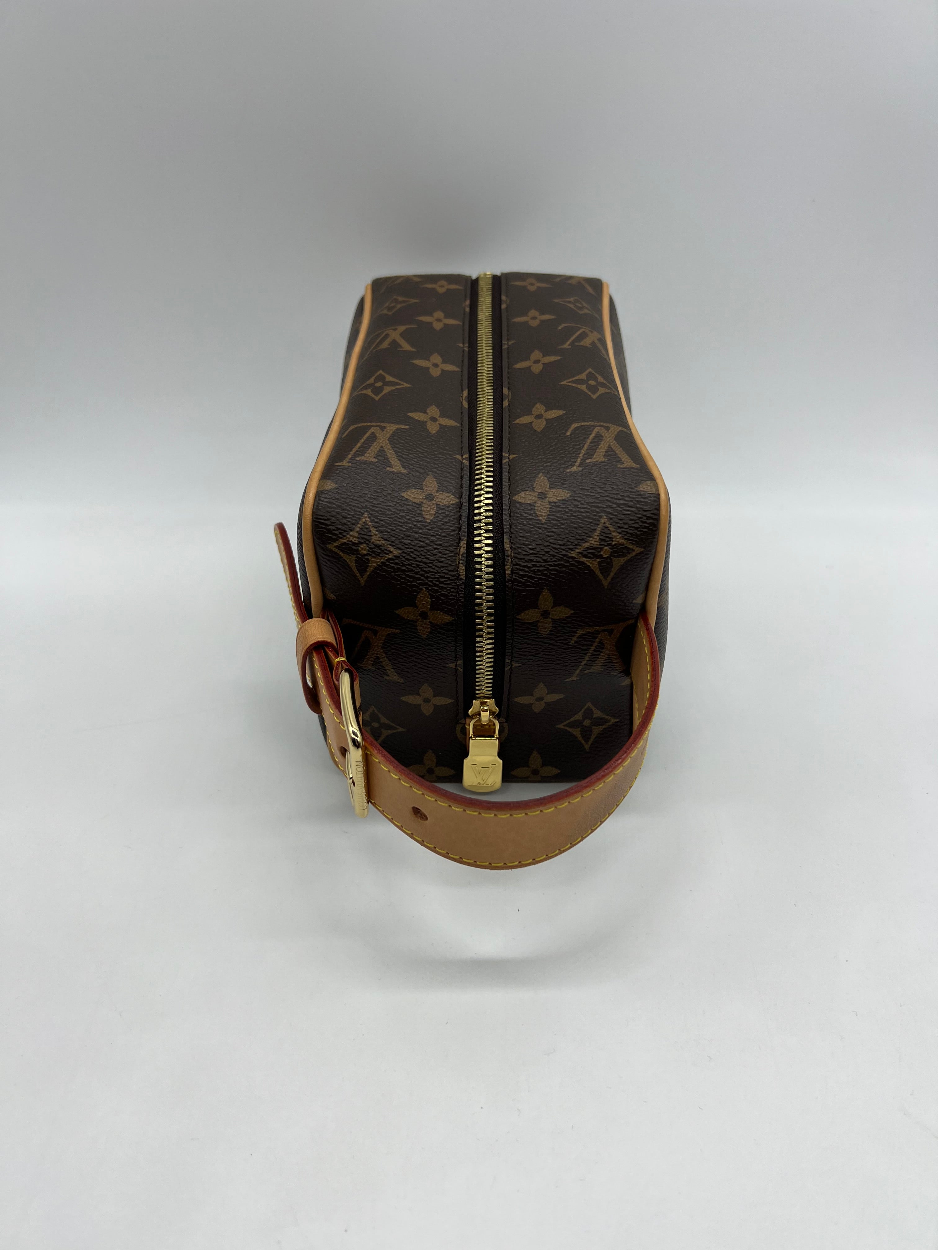 Louis Vuitton Trousse Toilette Locker Dopp Kit