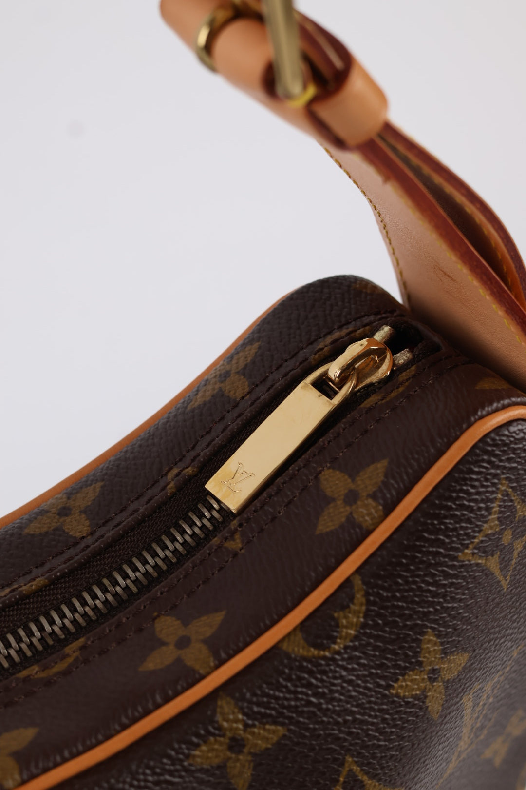 Louis Vuitton Croissant MM Monogram