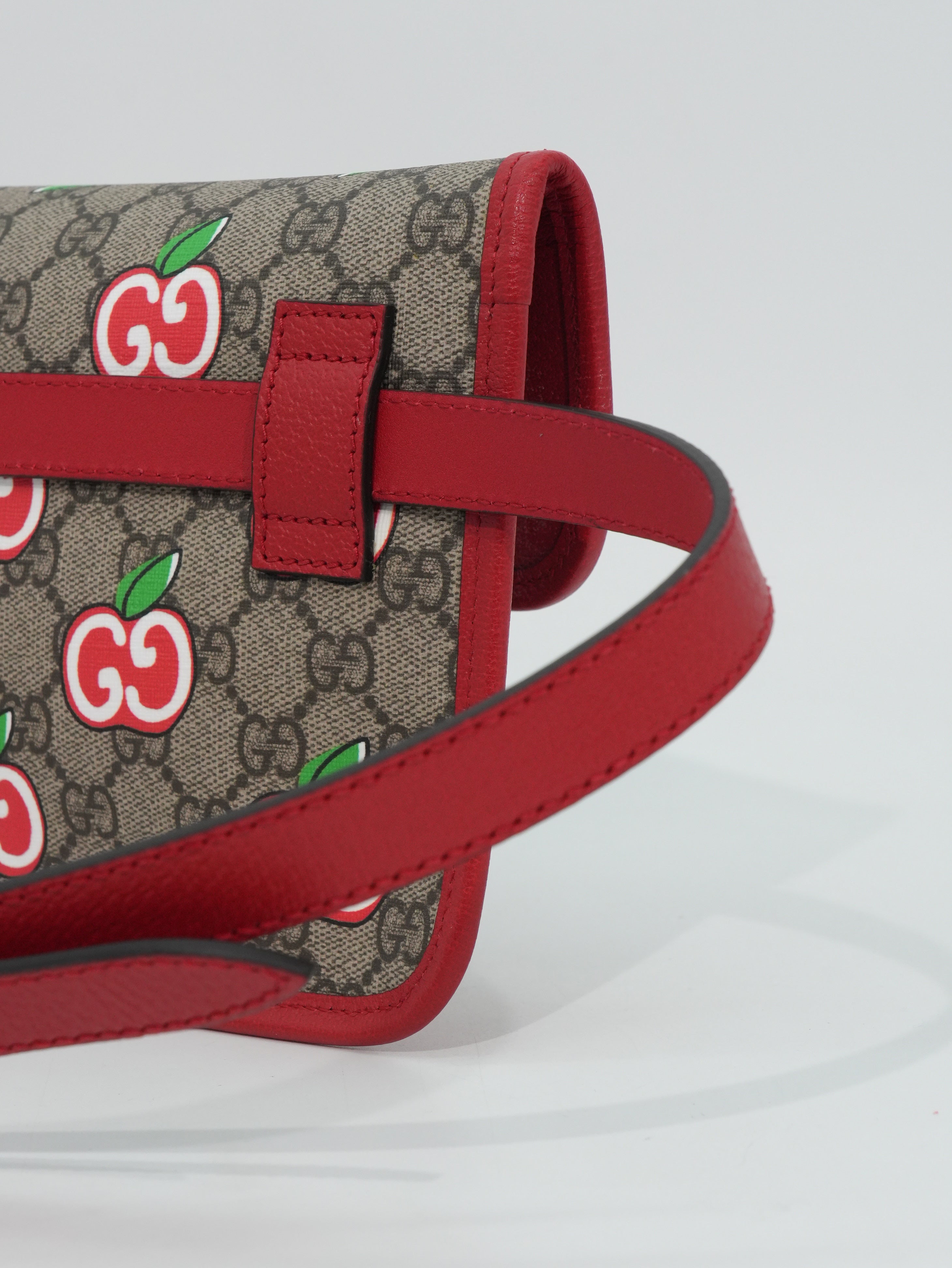 Gucci Marsupio Apple GG Supreme