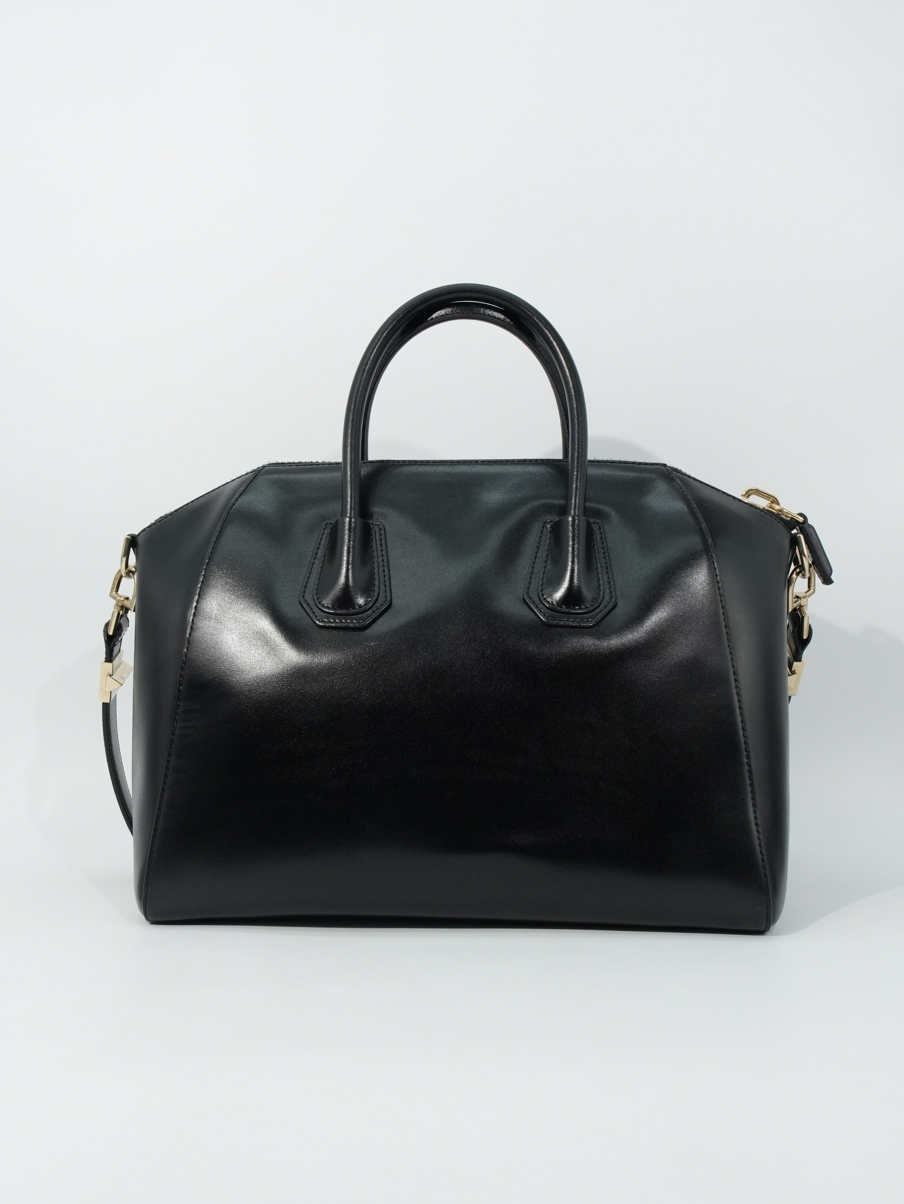 Givenchy Antigona Media