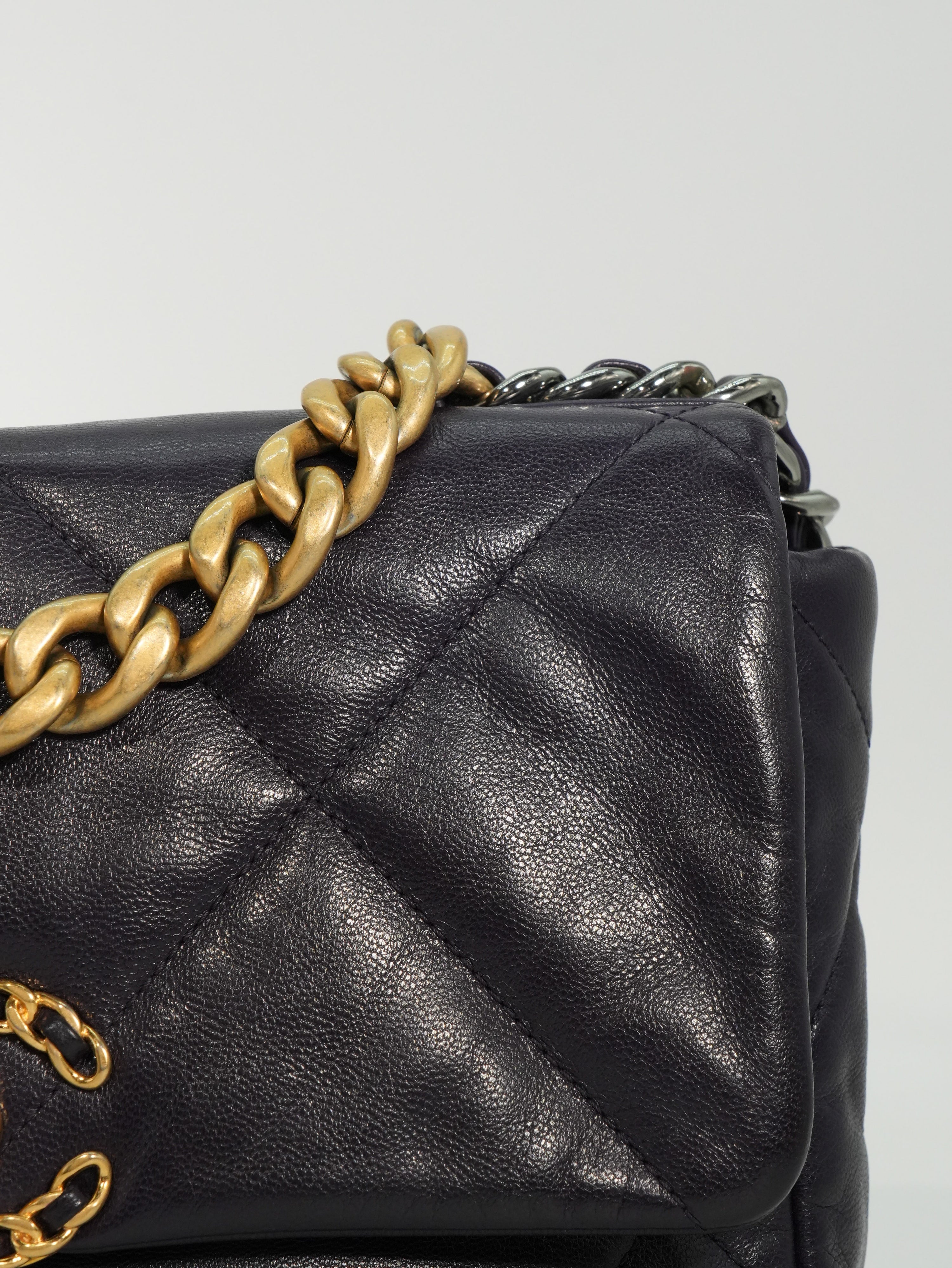 Chanel 19 Media in Pelle