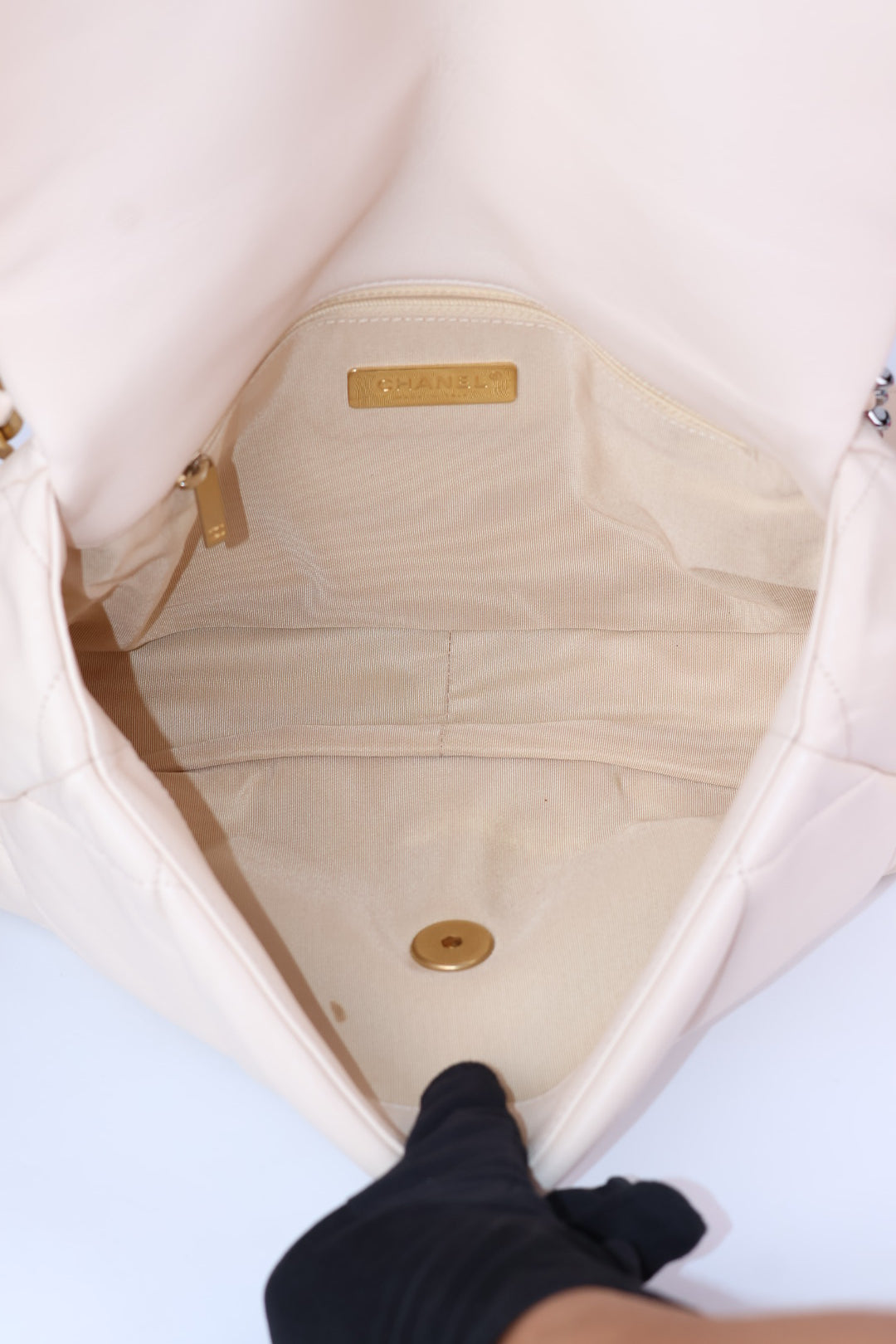 Chanel 19 Media in Pelle
