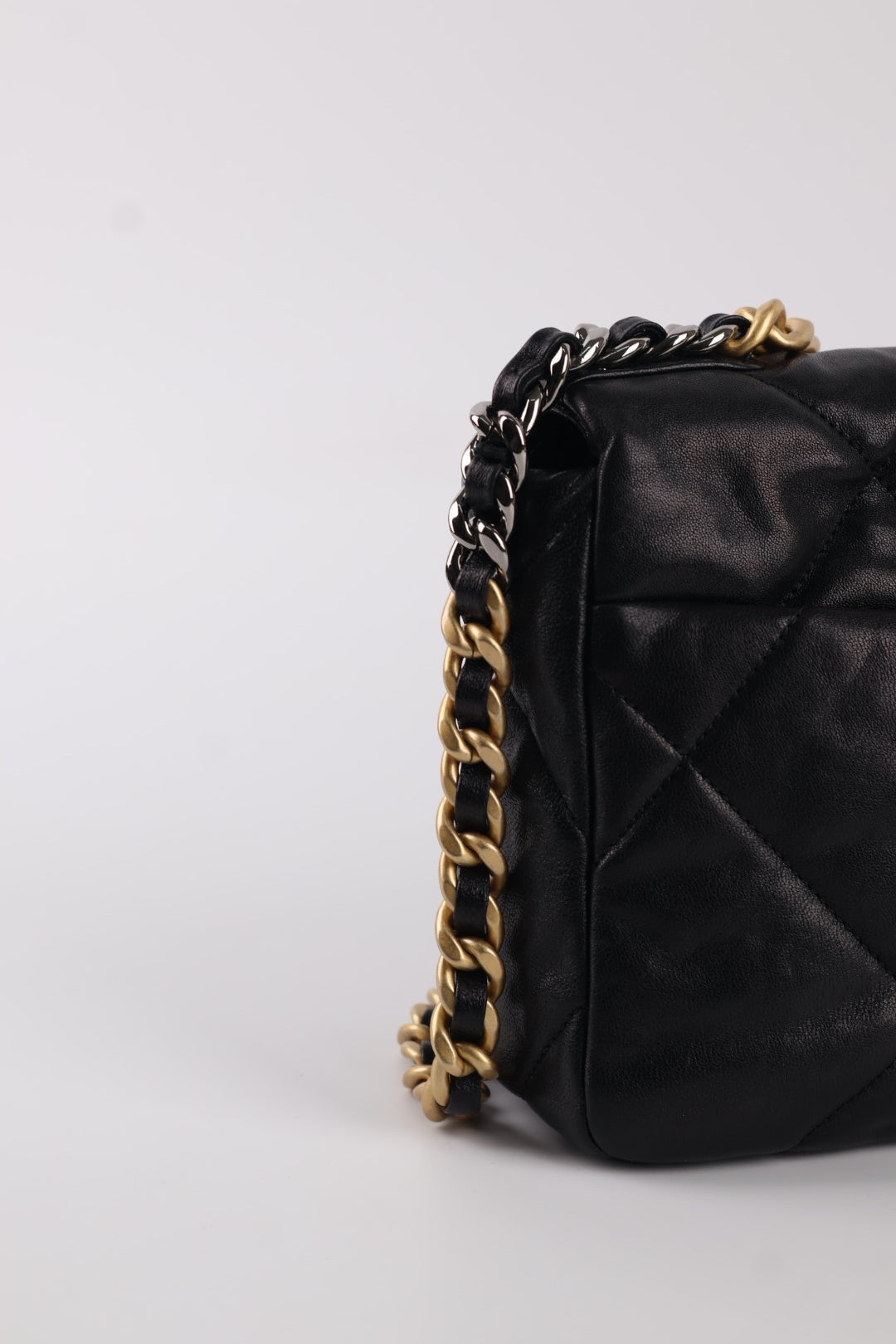 Chanel 19 in Pelle