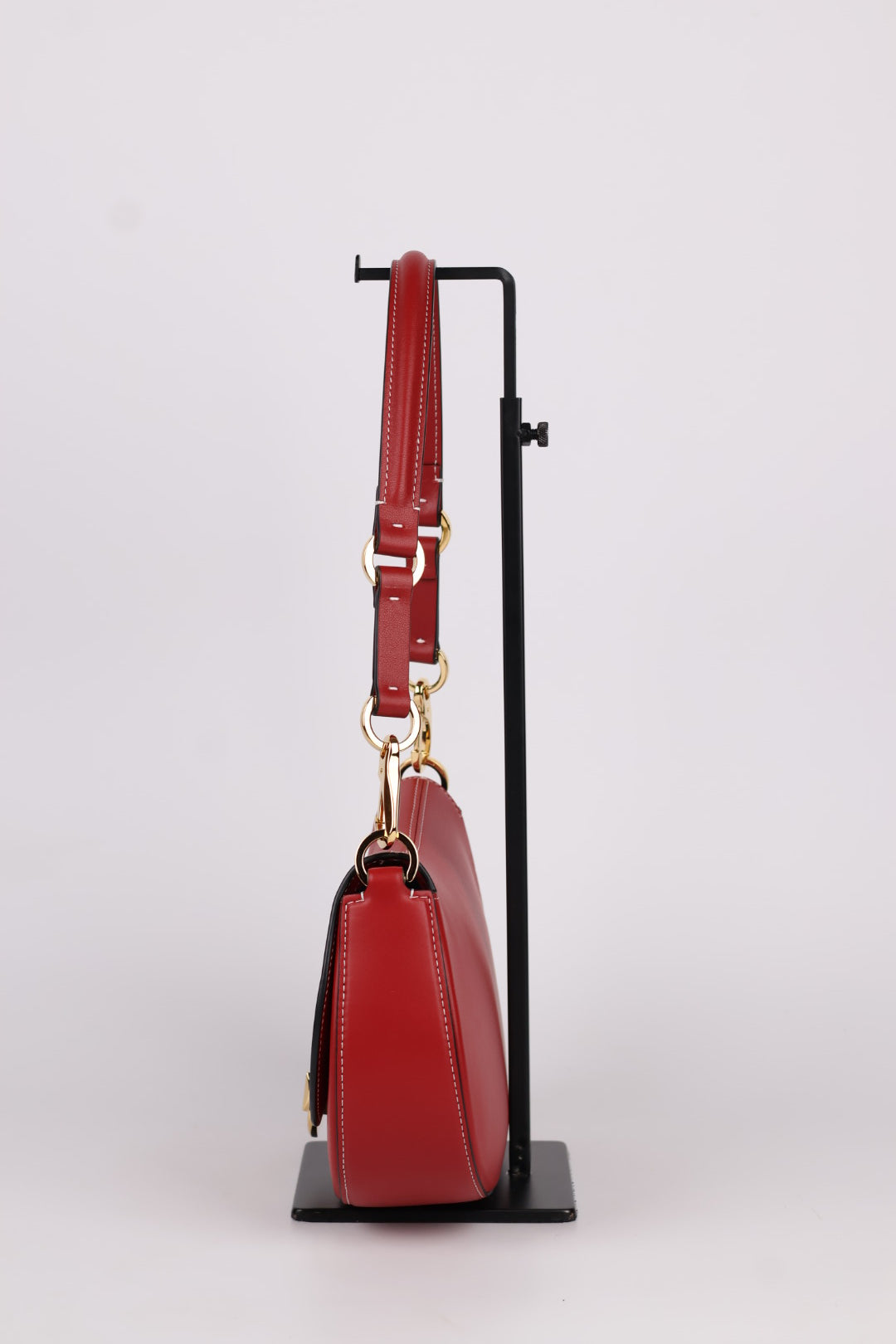 Valentino Ohval in pelle