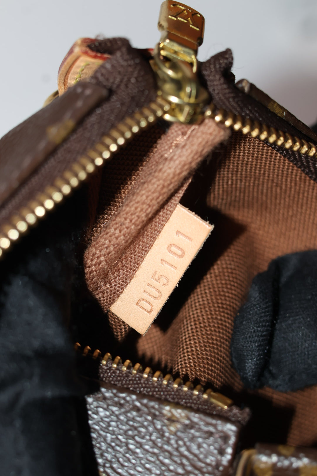 Louis Vuitton Mini Accessoires Monogram