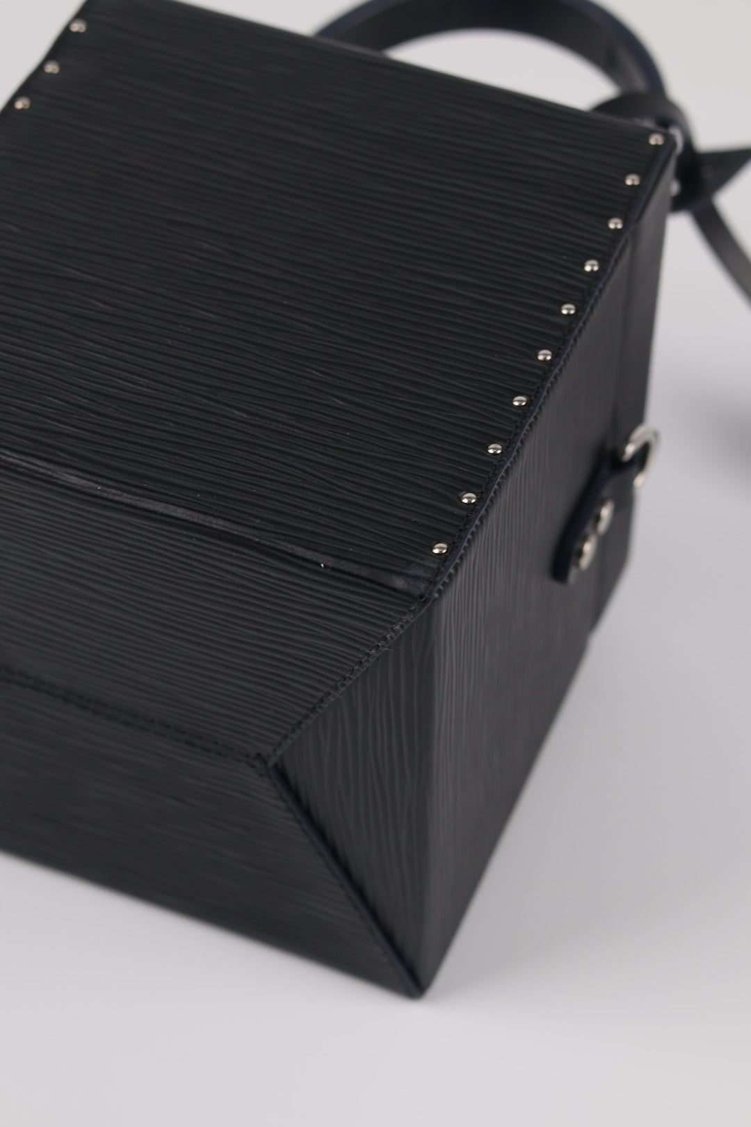 Louis Vuitton Bleecker Epi