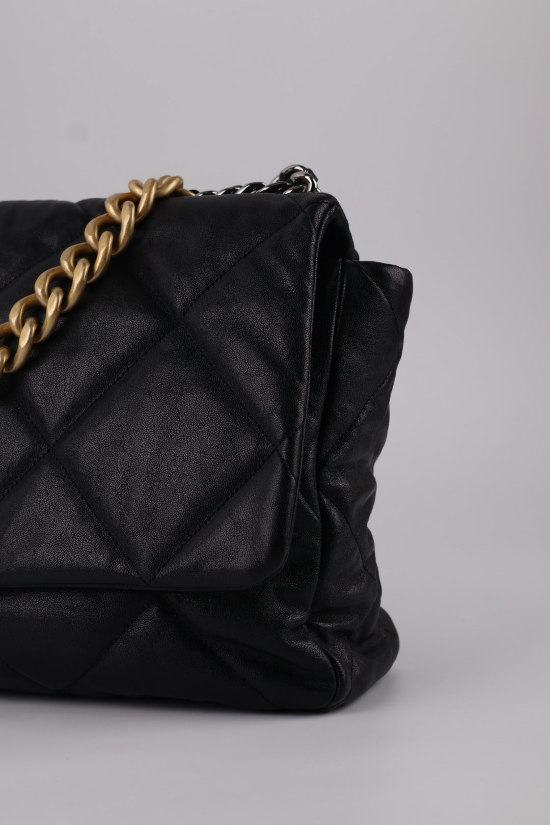 Chanel 19 Large in Pelle